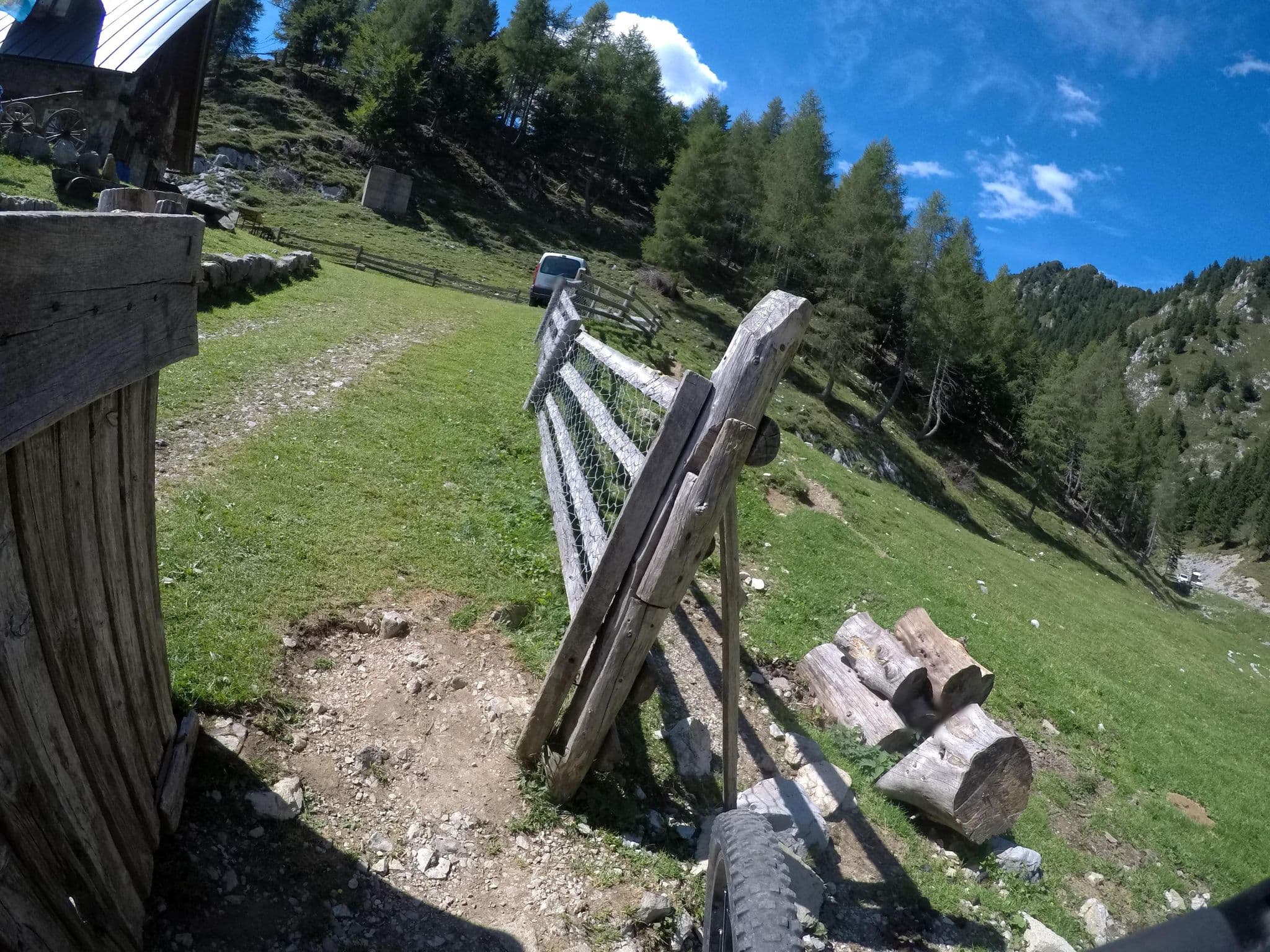 Street view near Ricovero Casera Valmedan alta, Arta Terme — © borgofum (CC BY-SA · Mapillary)