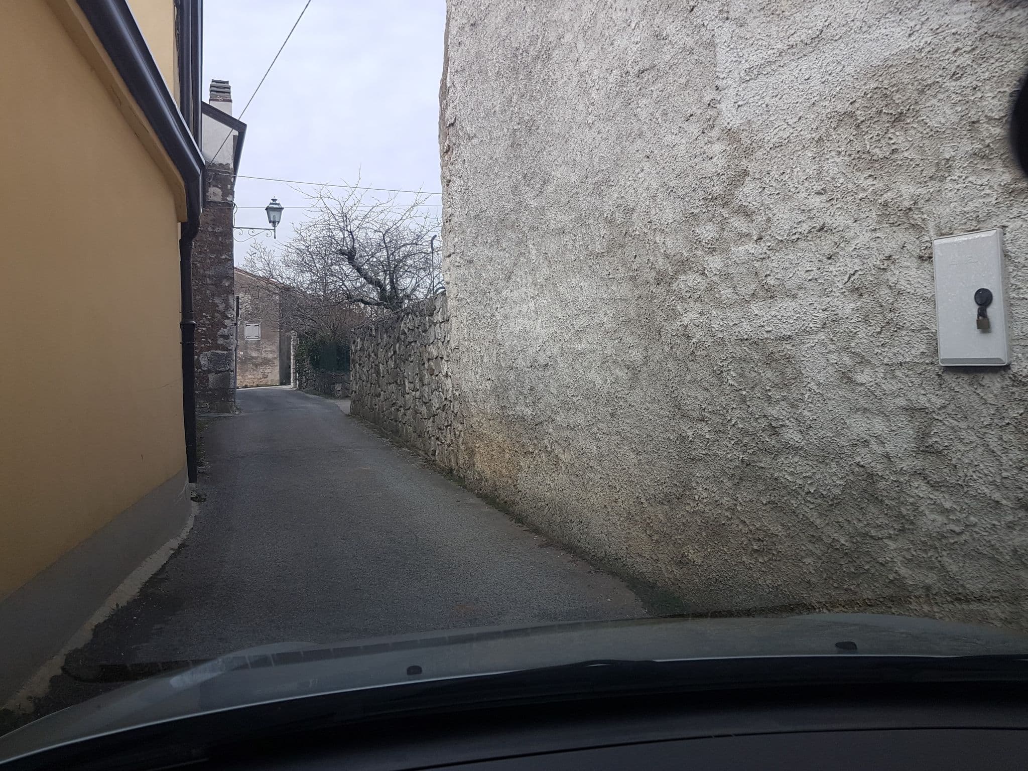 Street view near Appartamenti Minerva, Aurisina — © damjang (CC BY-SA · Mapillary)