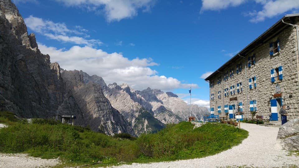 Rifugio Pietro Galassi (via Wikimedia Commons, CC BY-SA 4.0)