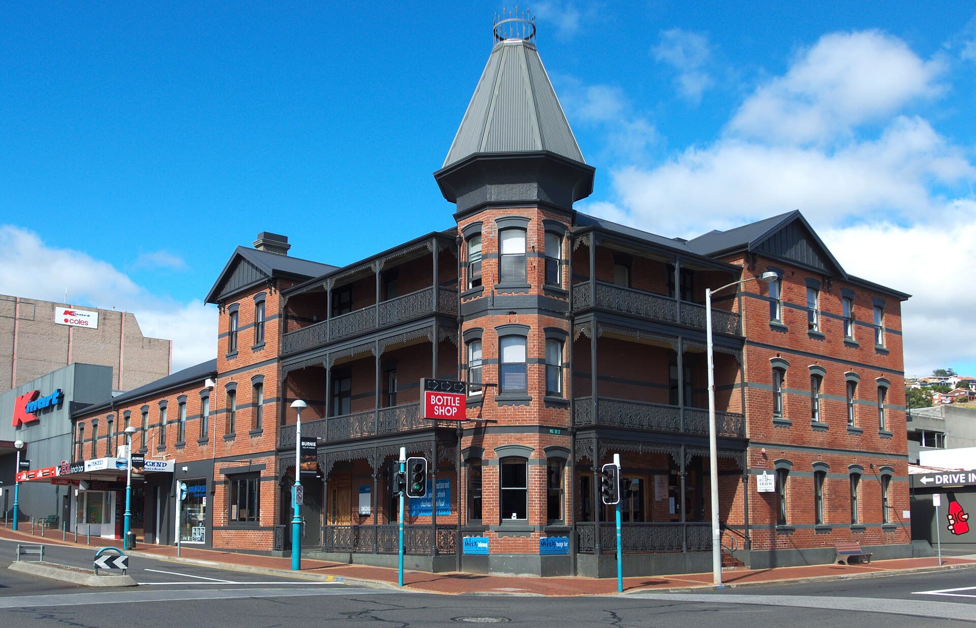 Ikon Hotel (via Wikimedia Commons, CC0)
