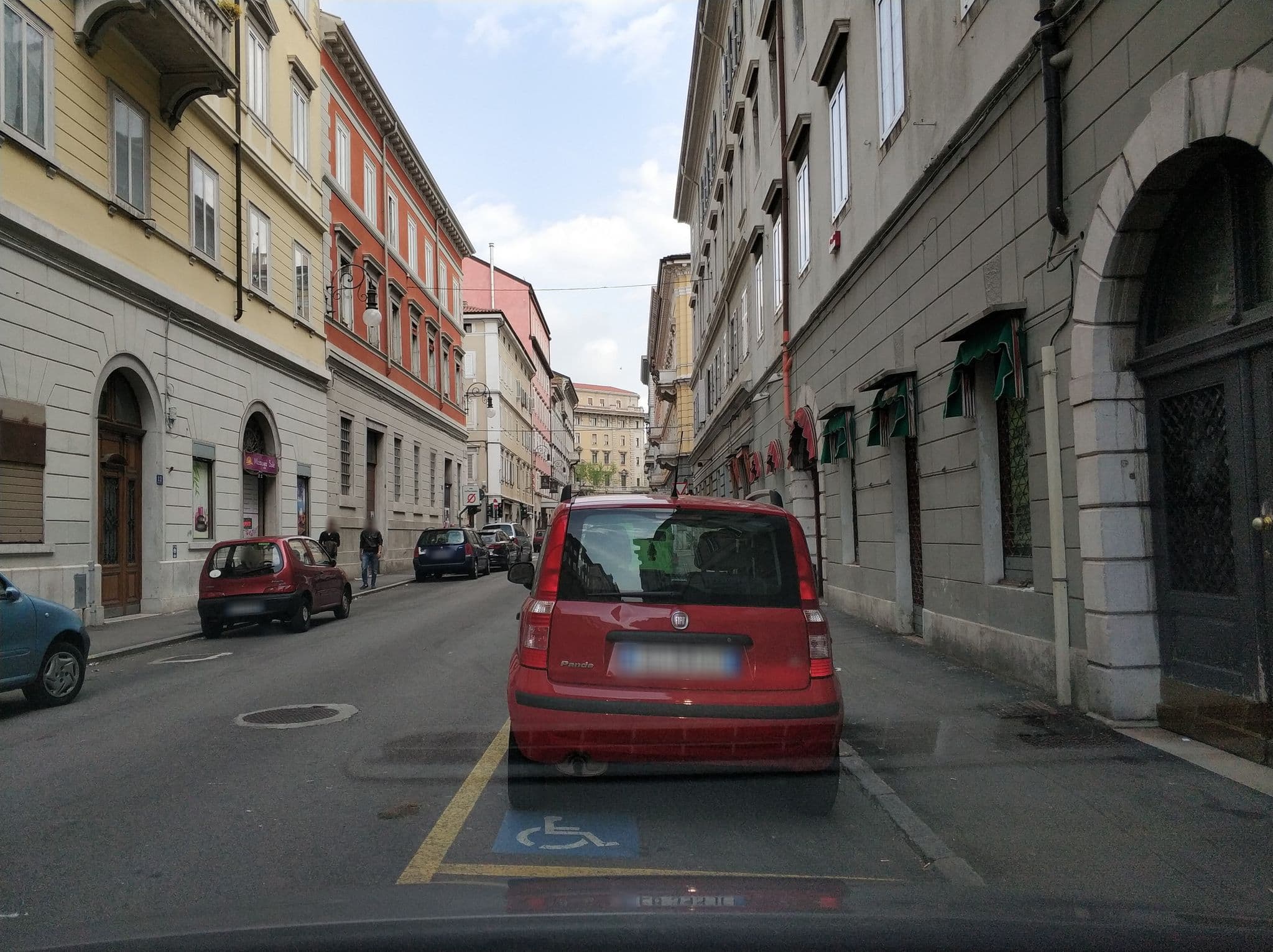Street view near Hotel Italia, Trieste — © canfe (CC BY-SA · Mapillary)