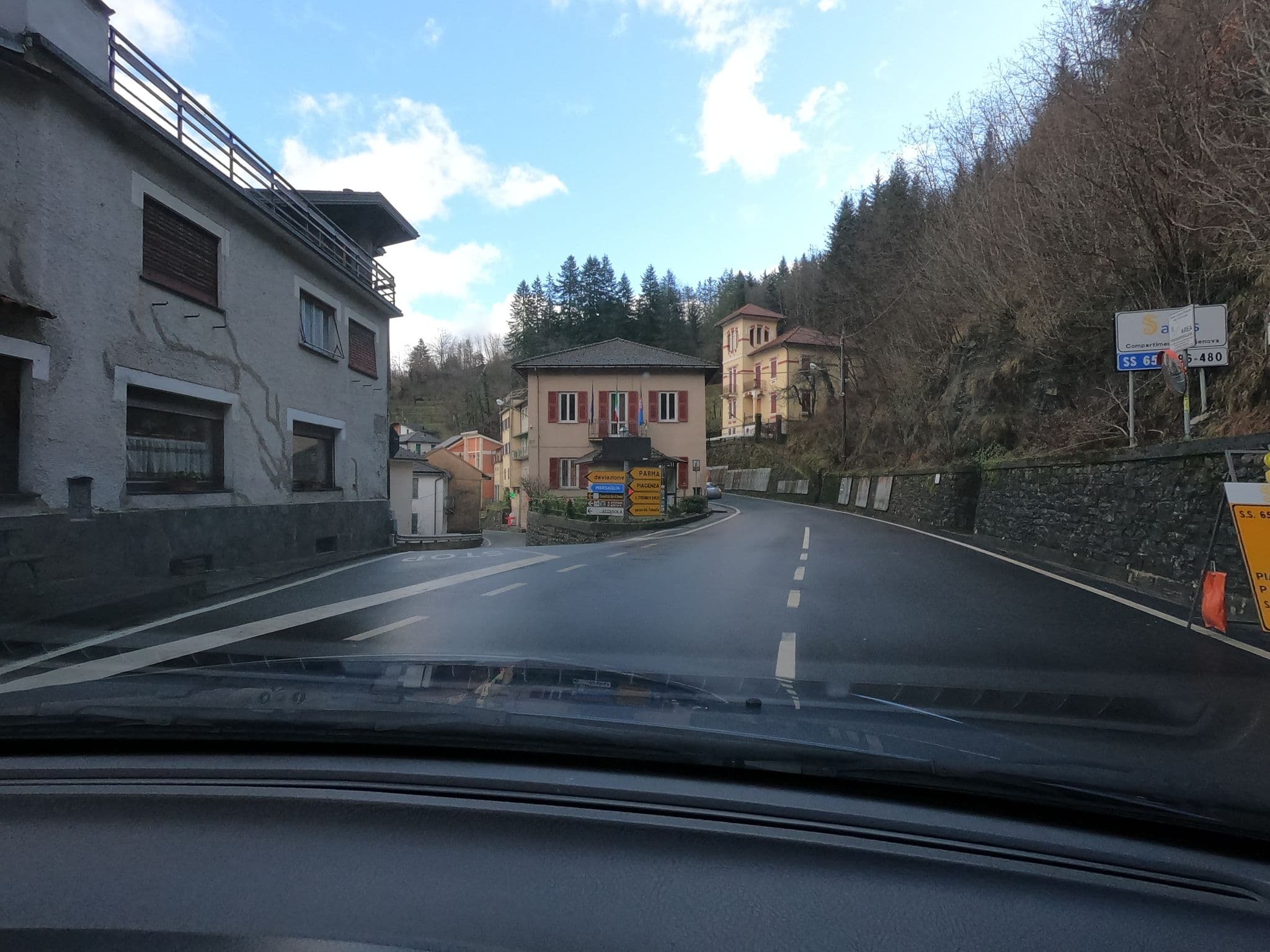 Street view near Bar Albergo Americano, Mezzanego — © lorenzostucchi (CC BY-SA · Mapillary)