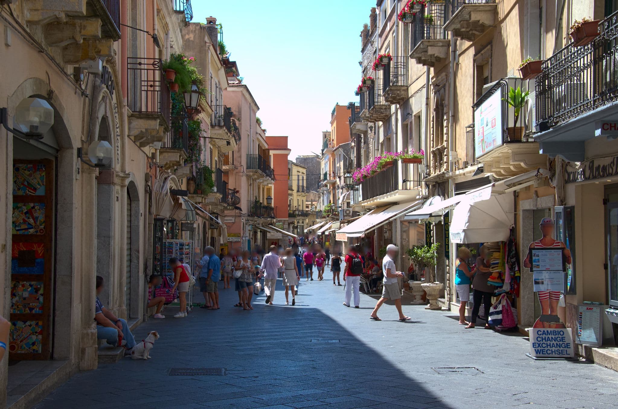Street view near Il Piccolo Giardino, Taormina