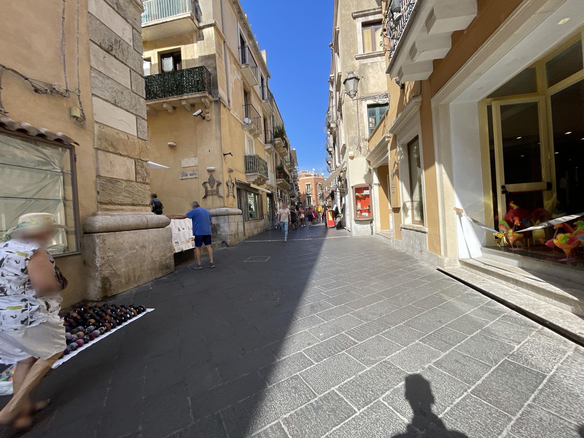 Street view near Isabella, Taormina