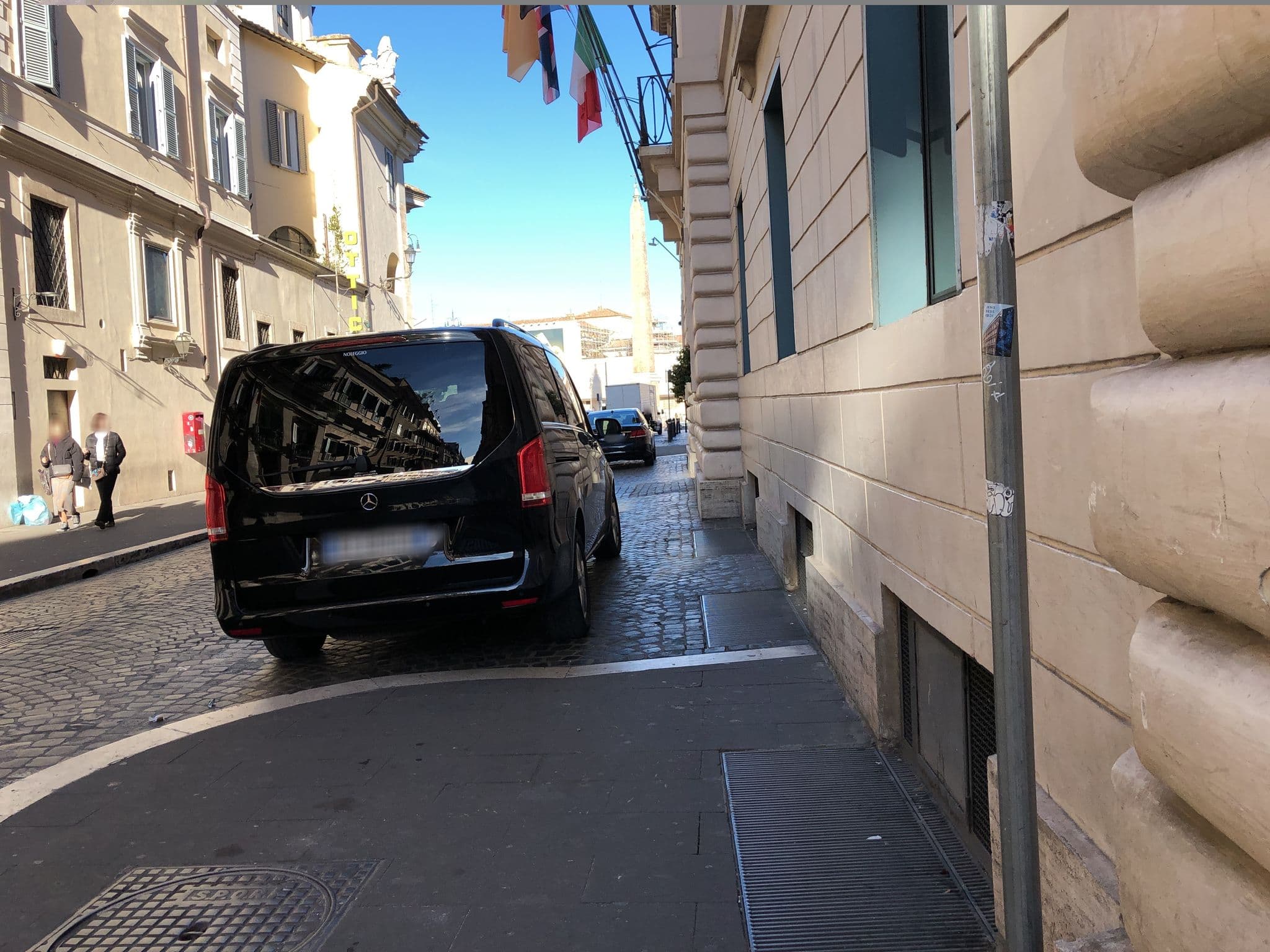 Street view near De Russie, Campo Marzio — © peterleth (CC BY-SA · Mapillary)