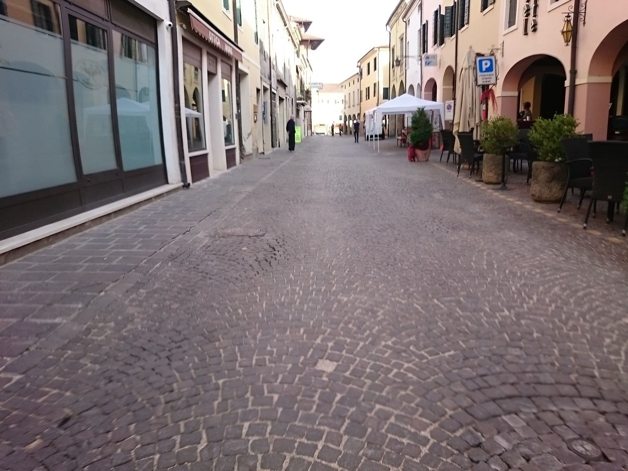 Street view near Aldo Moro, Montagnana — © voschix (CC BY-SA · Mapillary)