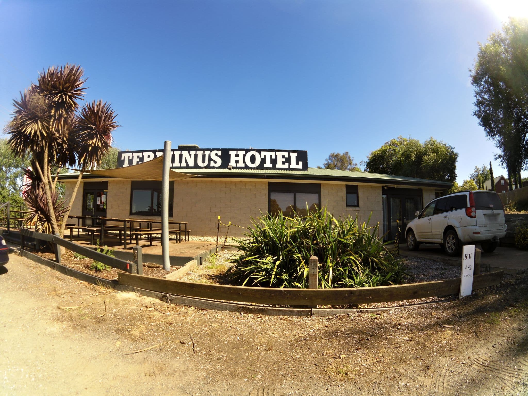 Street view near The Terminus Hotel, Elliminyt — © skillsy (CC BY-SA · Mapillary)