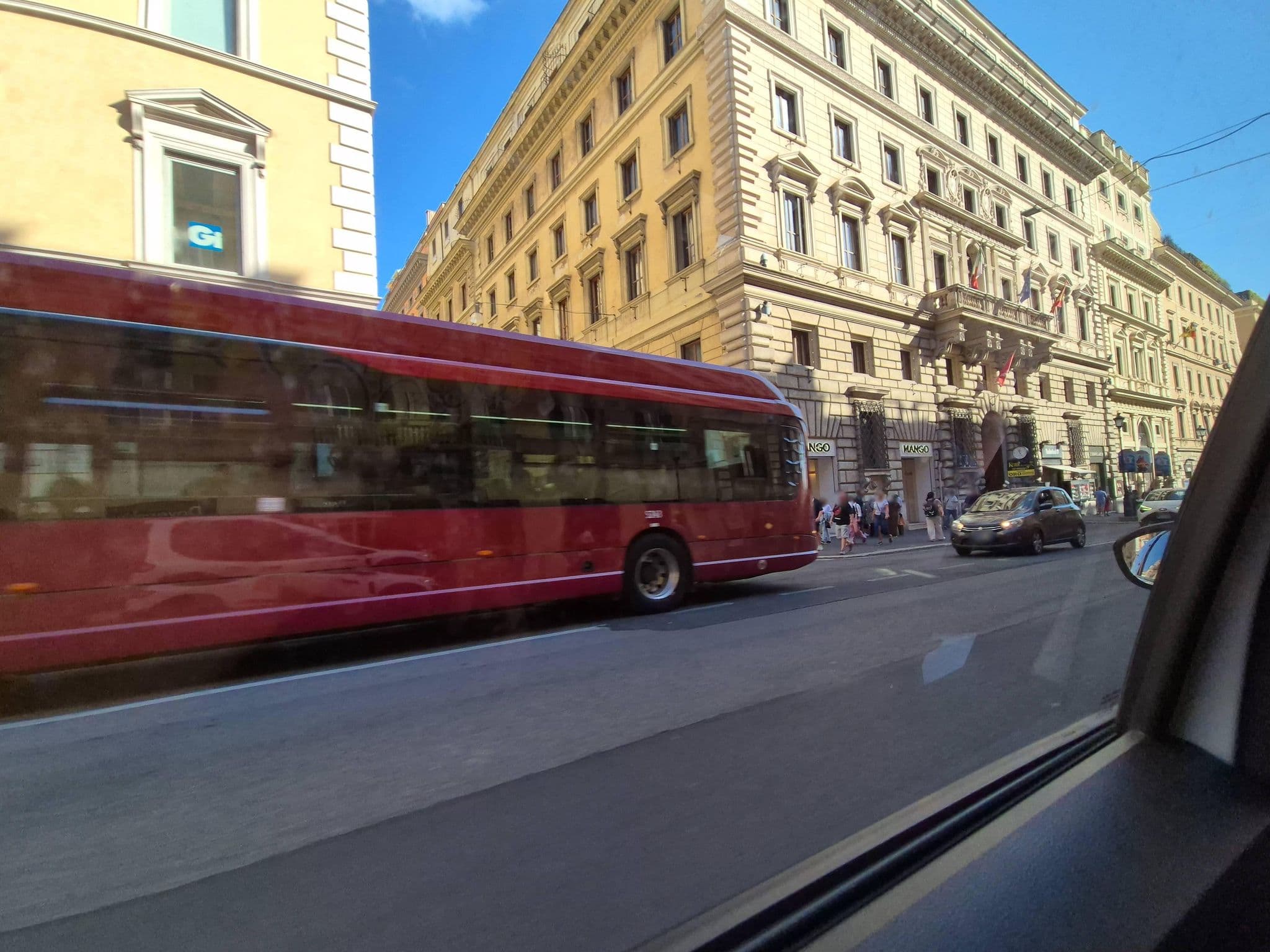 Street view near Exe International Palace, Pigna — © omfg_notpr (CC BY-SA · Mapillary)