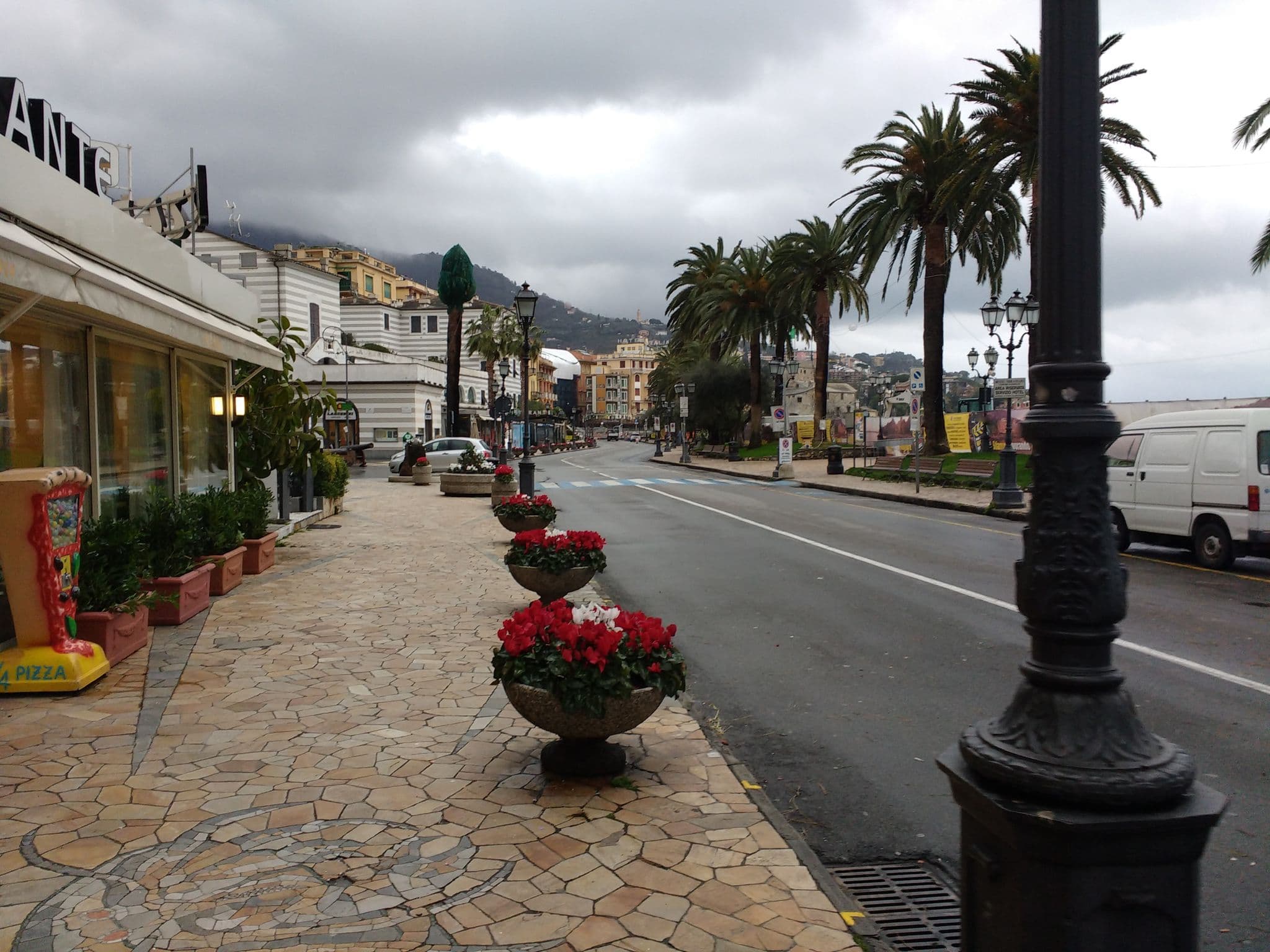 Street view near Hotel Vesuvio, Rapallo — © riciard77 (CC BY-SA · Mapillary)