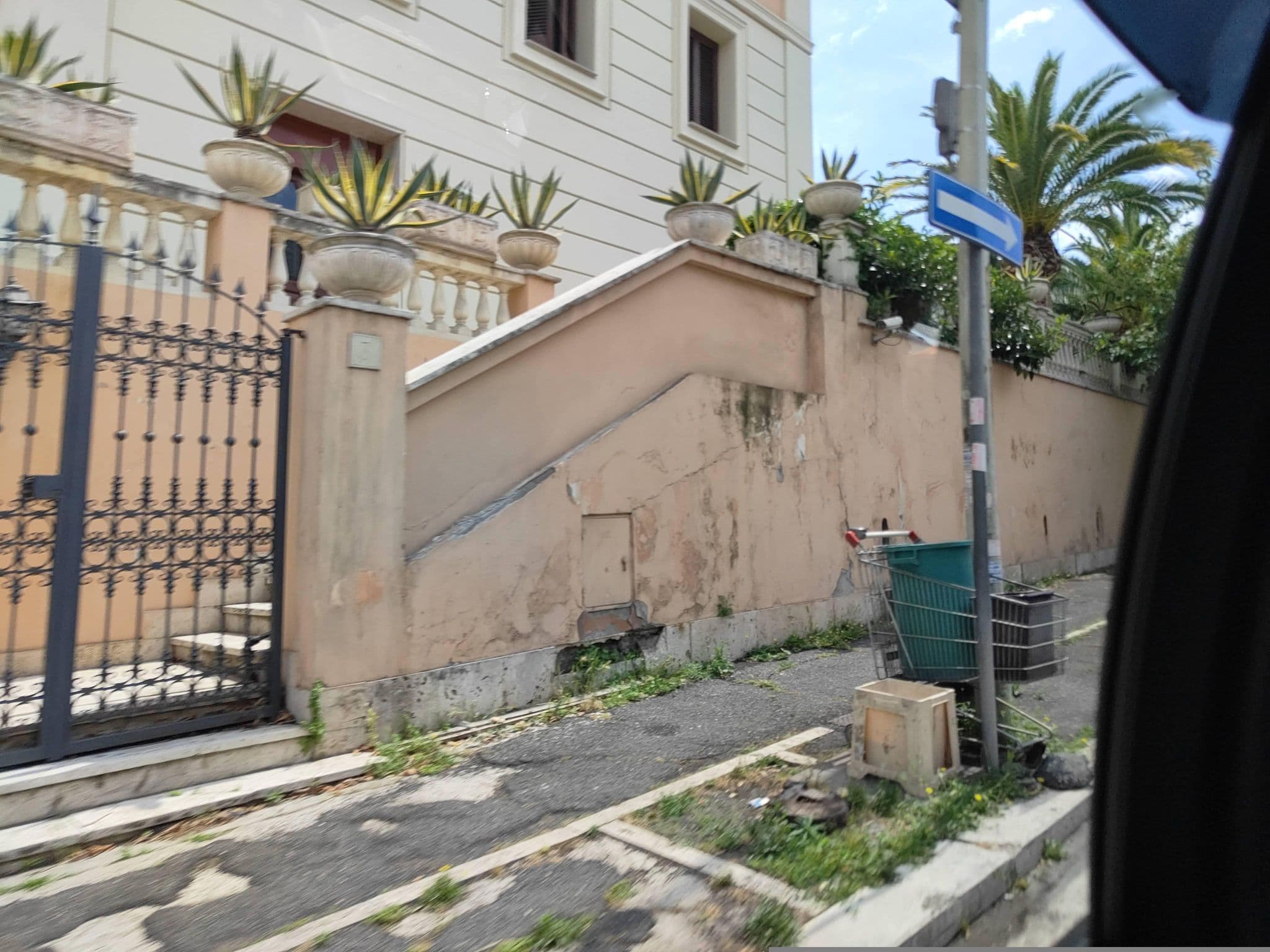 Street view near Grand hotel Gianicolo, Trastevere — © omfg_notpr (CC BY-SA · Mapillary)