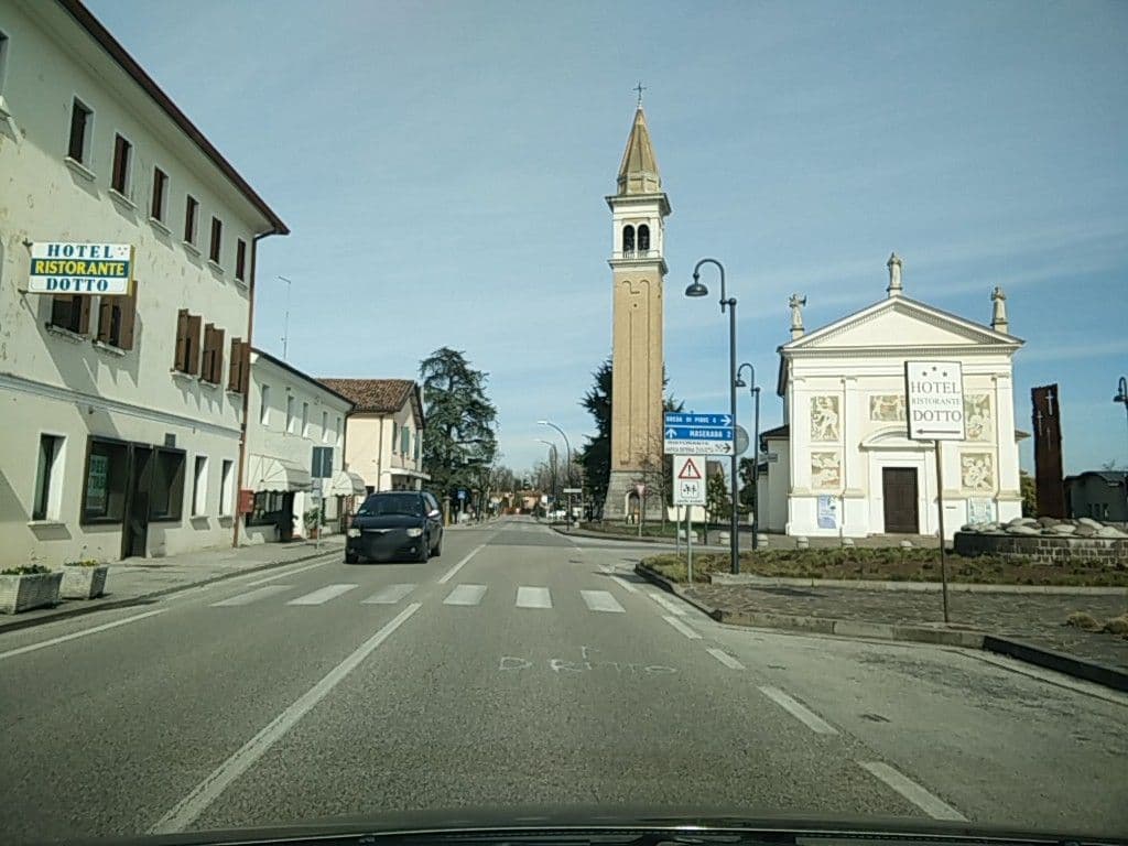 Street view near Hotel Ristorante Dotto, Varago — © bellazambo (CC BY-SA · Mapillary)