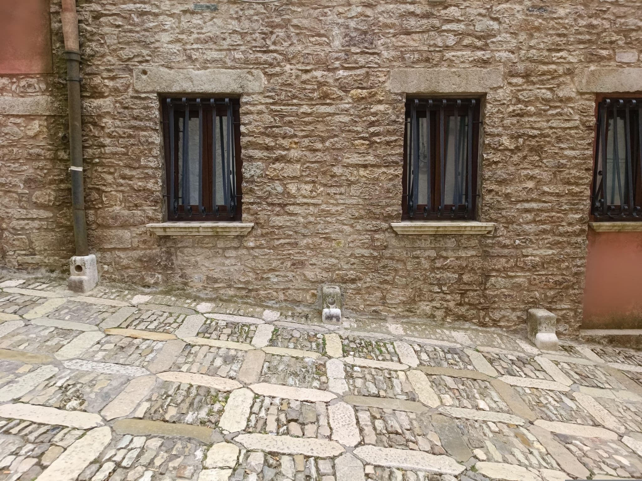 Street view near Elimo Hotel, Valderice — © ESTmapper1001 (CC BY-SA · Mapillary)