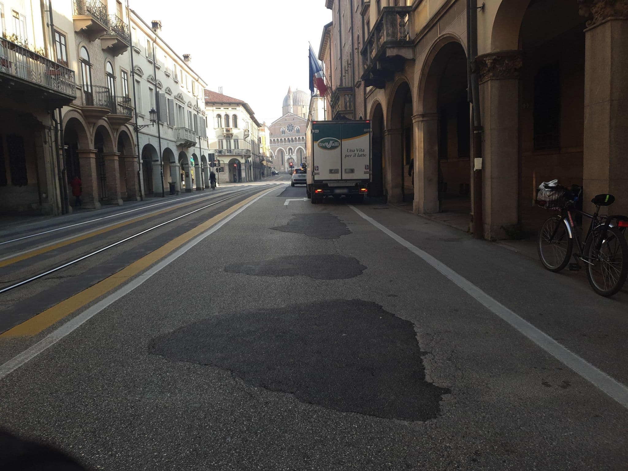 Street view near Hotel Mignon, Padua — © voschix (CC BY-SA · Mapillary)