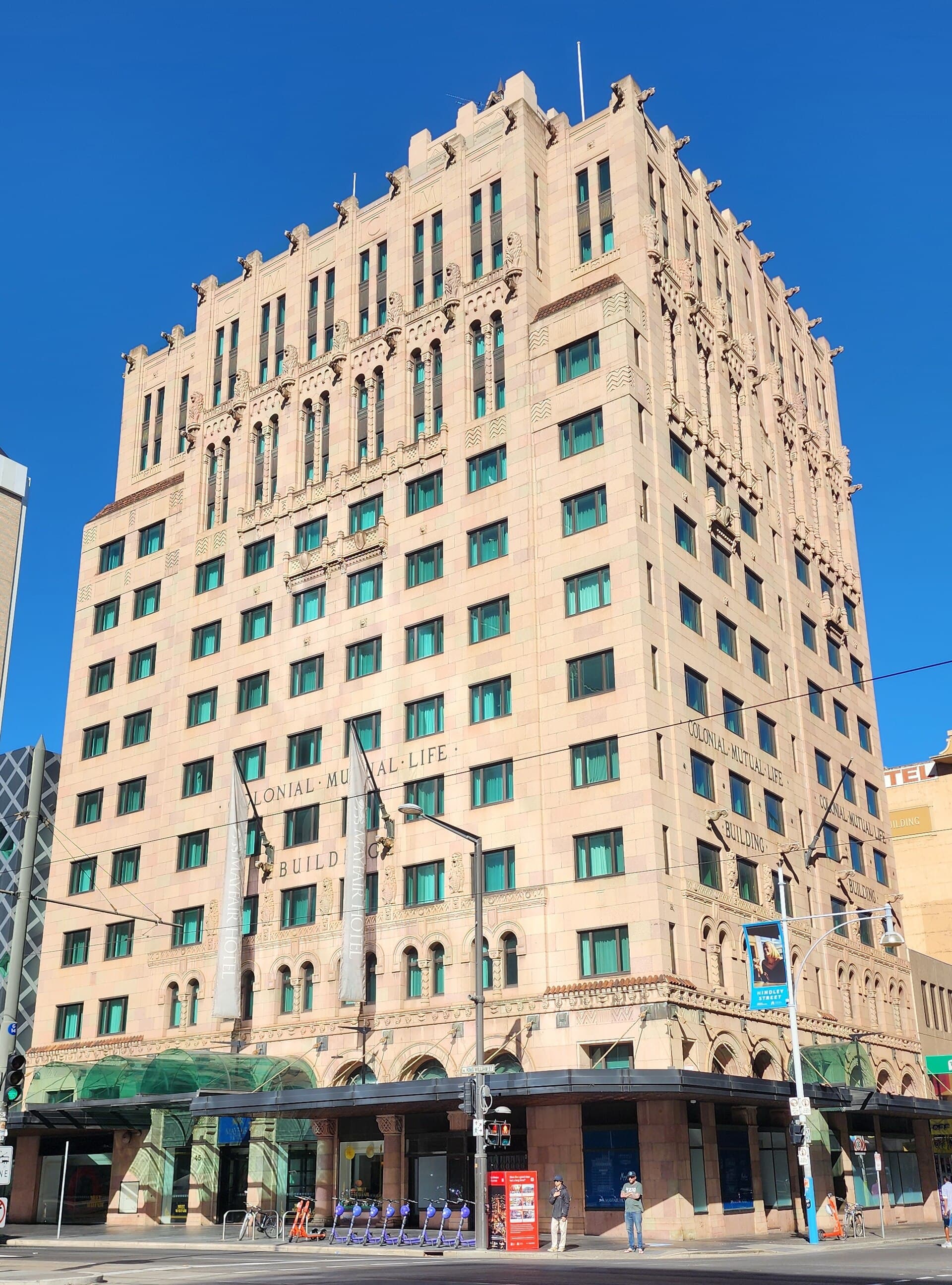 Mayfair Hotel (via Wikimedia Commons, CC BY-SA 4.0)