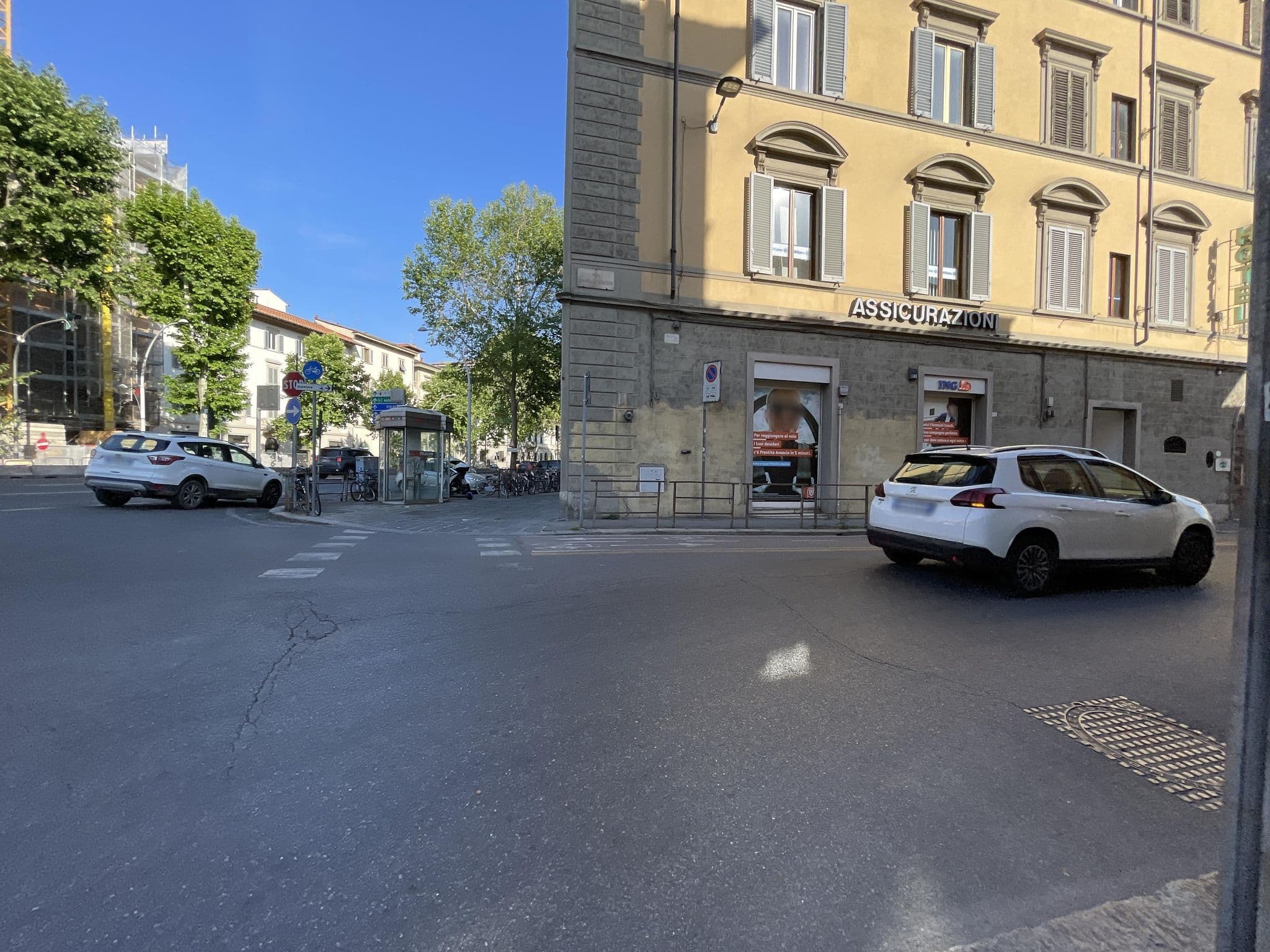 Street view near Hotel Genzianella, Florence