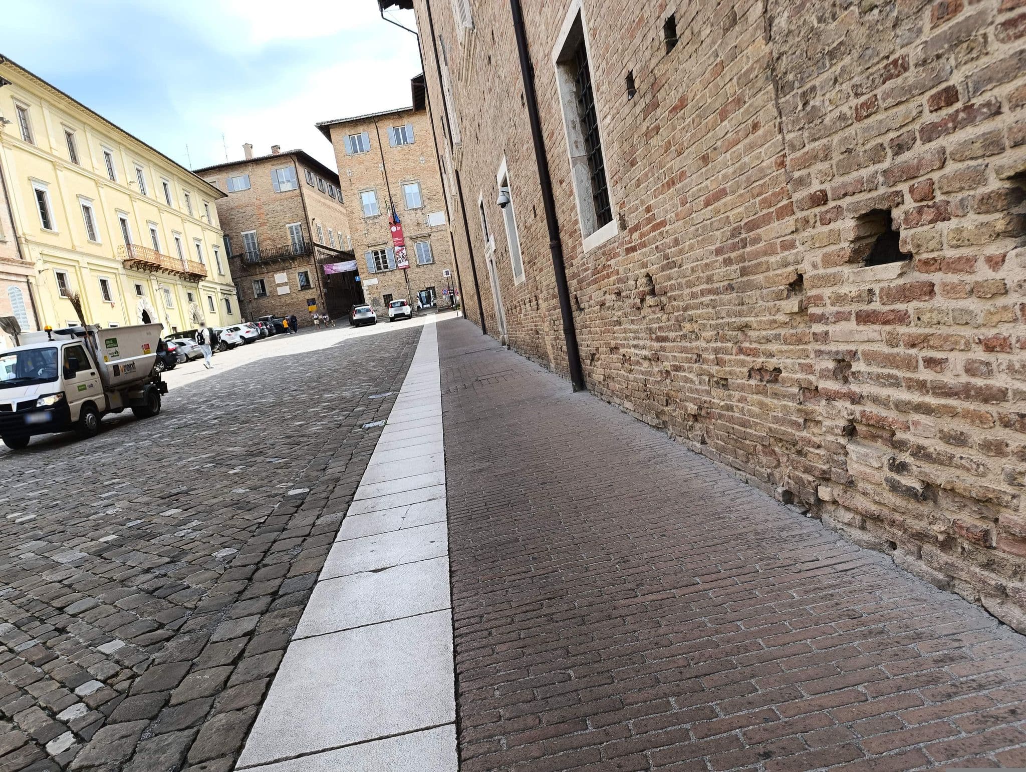 Street view near Albergo San Domenico, Urbino — © jeawrong (CC BY-SA · Mapillary)