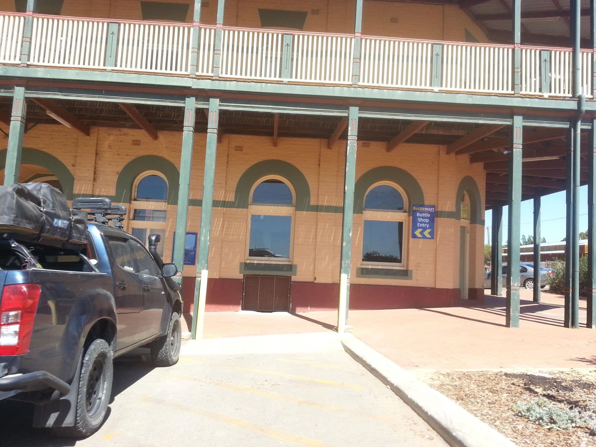 Street view near Palace Hotel, Nulsen — © bob3bob3 (CC BY-SA · Mapillary)