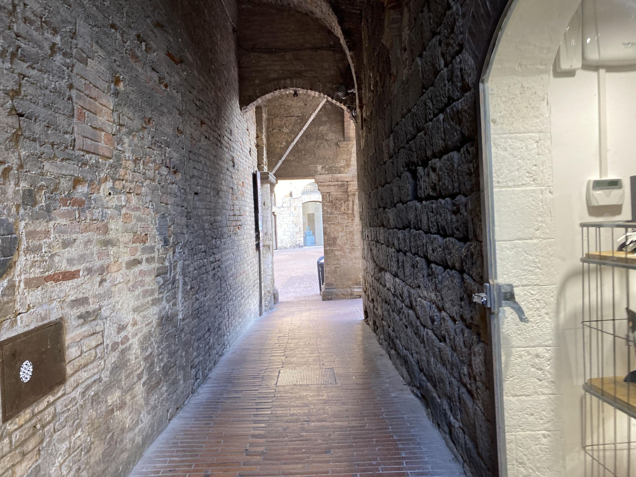 Street view near Leon Bianco, San Gimignano — © asturksever (CC BY-SA · Mapillary)