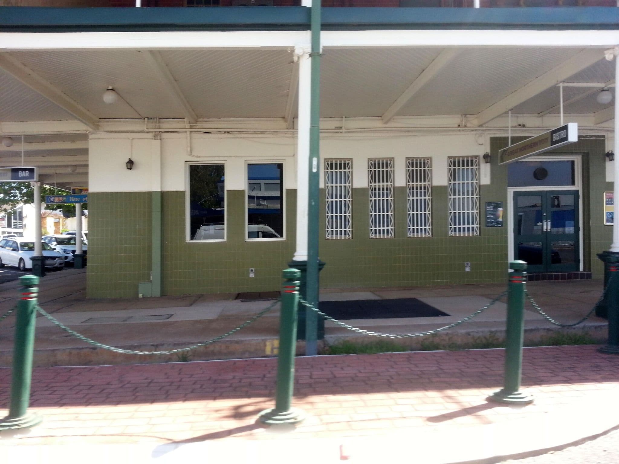 Street view near Murrumbidgee Hotel, Narrandera — © bob3bob3 (CC BY-SA · Mapillary)