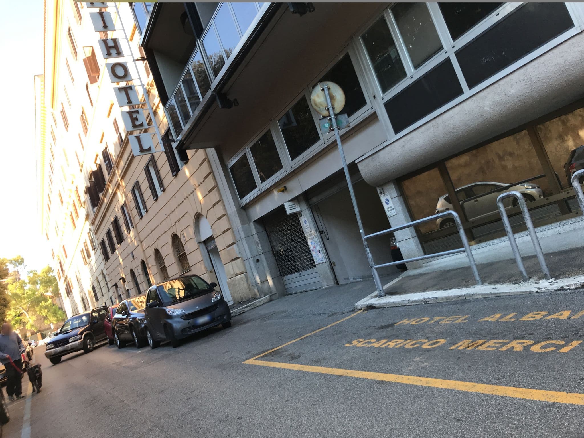 Street view near Hotel Albani, Sallustiano — © miguel_andrade (CC BY-SA · Mapillary)