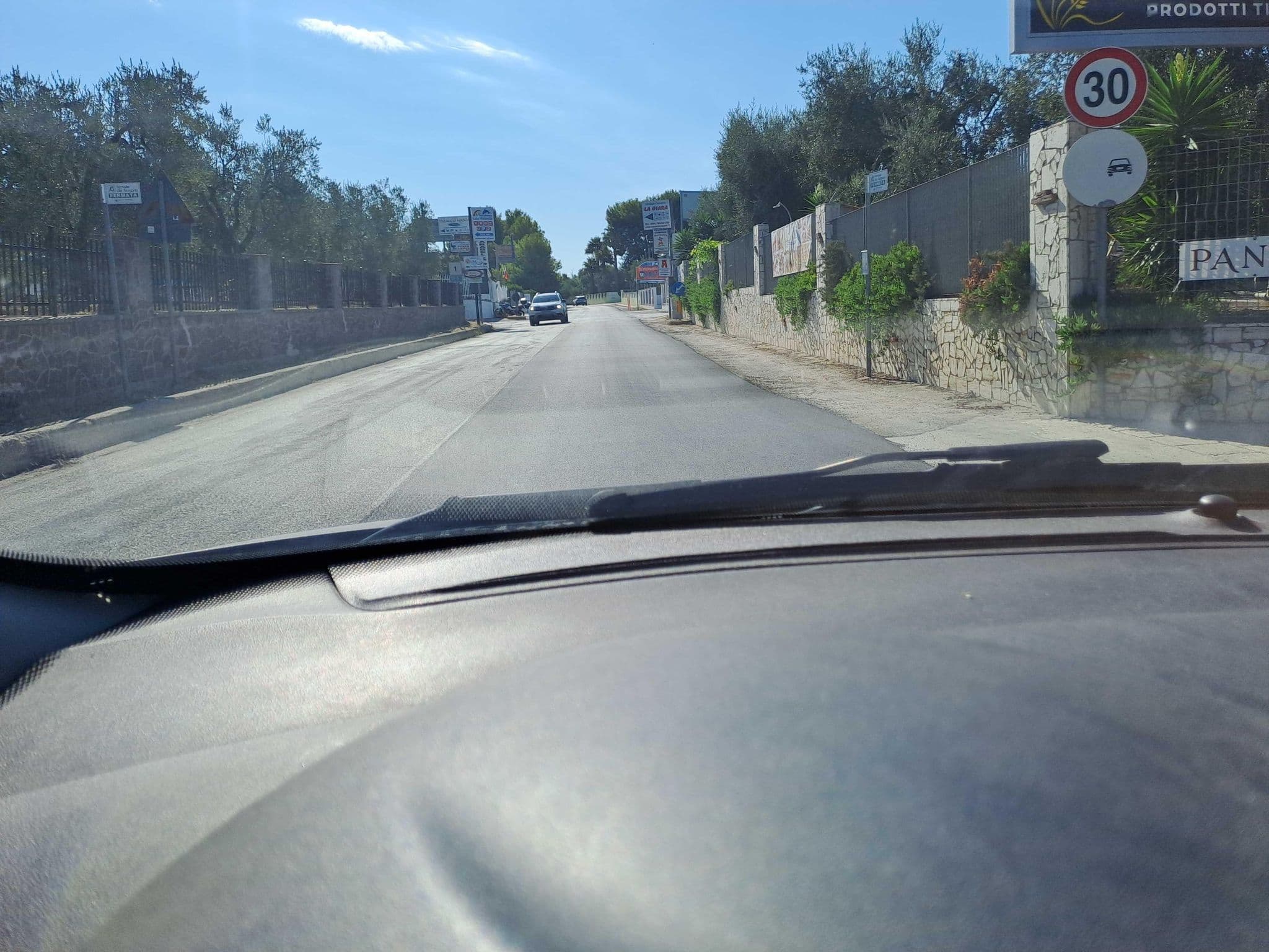Street view near Villaggio turistico Defensola, Vieste — © lux17 (CC BY-SA · Mapillary)