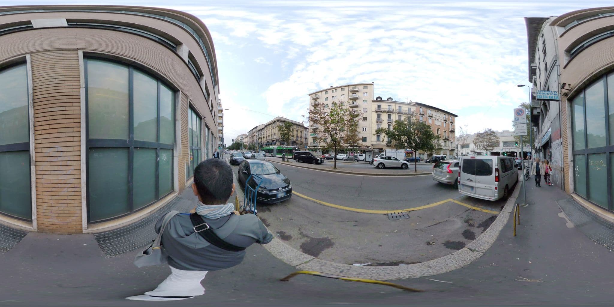 Street view near Hotel Central Station, Brera