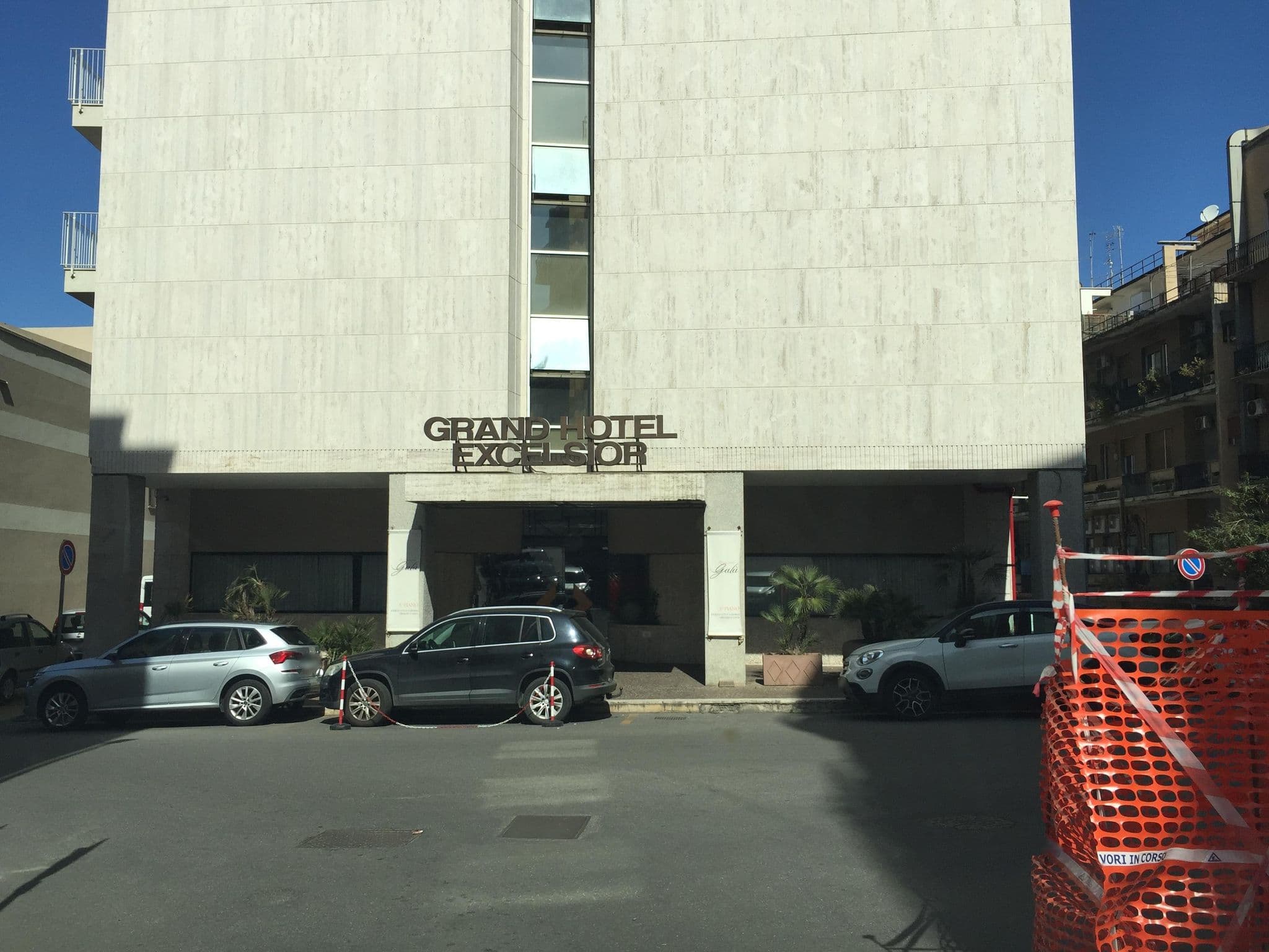 Street view near Hotel Excelsior, Reggio Calabria — © igorzo (CC BY-SA · Mapillary)