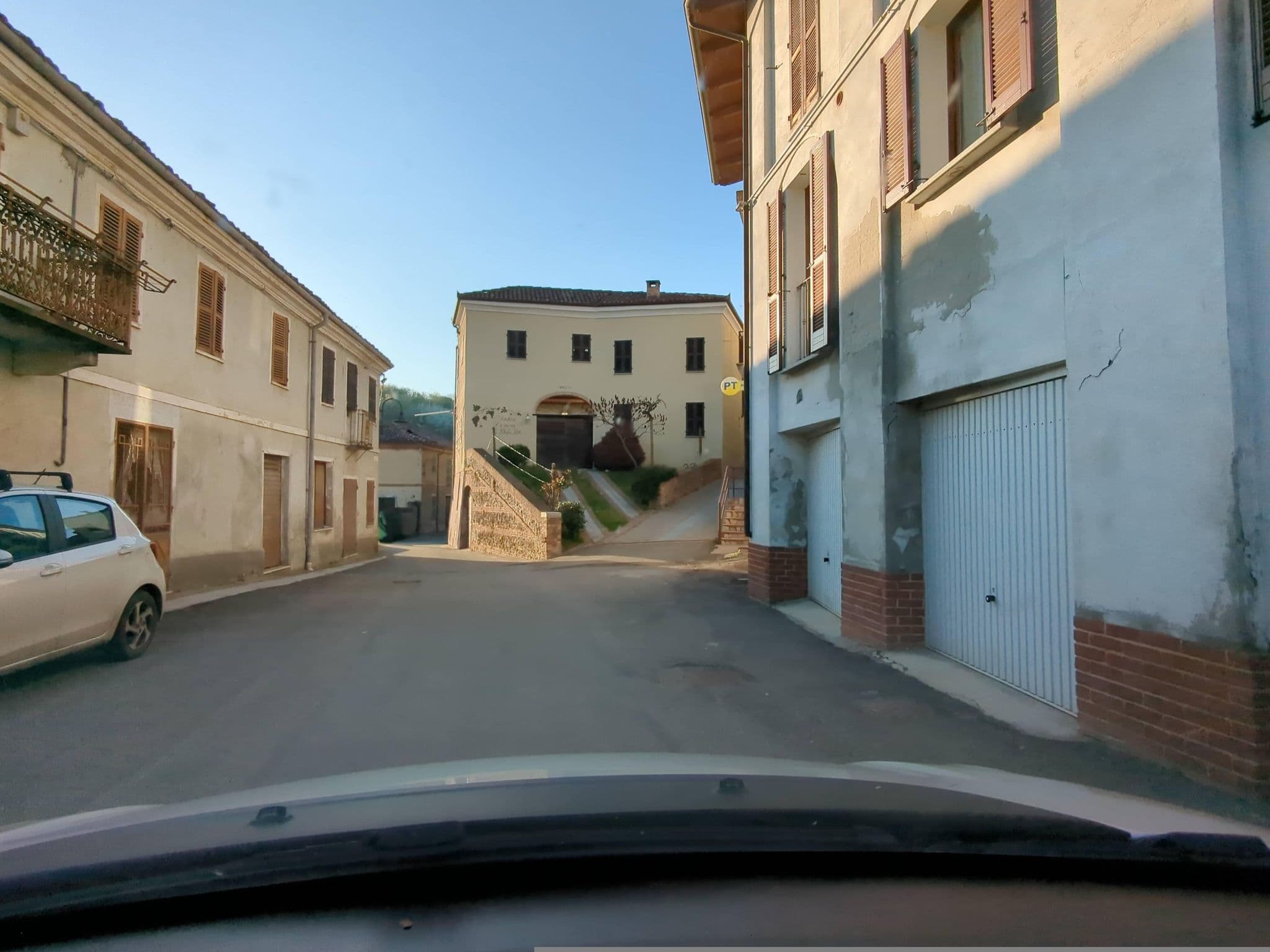 Street view near La Dolce Vite, Montechiaro d'Asti — © musuruan (CC BY-SA · Mapillary)