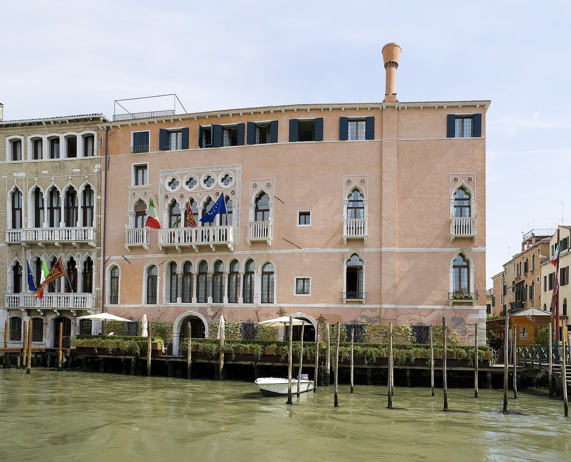 Hotel Ca' Sagredo (via Wikimedia Commons, CC BY-SA 4.0)