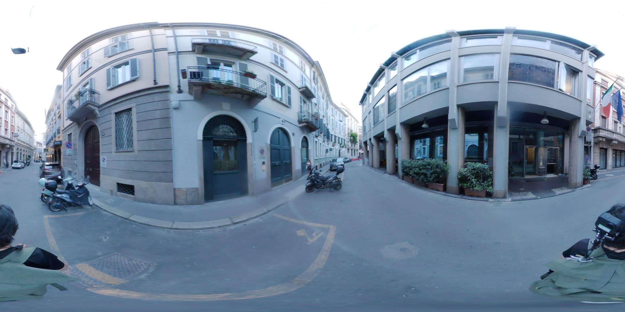Street view near Hotel London, Brera