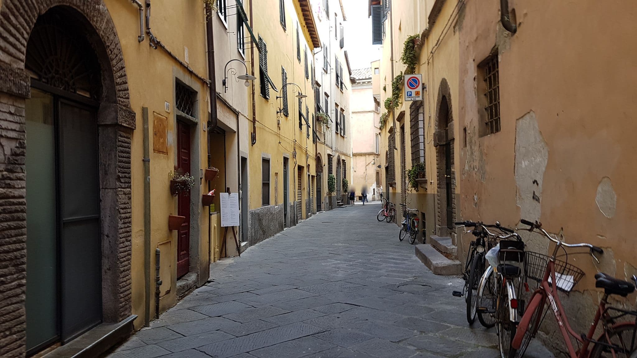 Street view near Anfiteatro Apartments, Lucca — © jopparn (CC BY-SA · Mapillary)