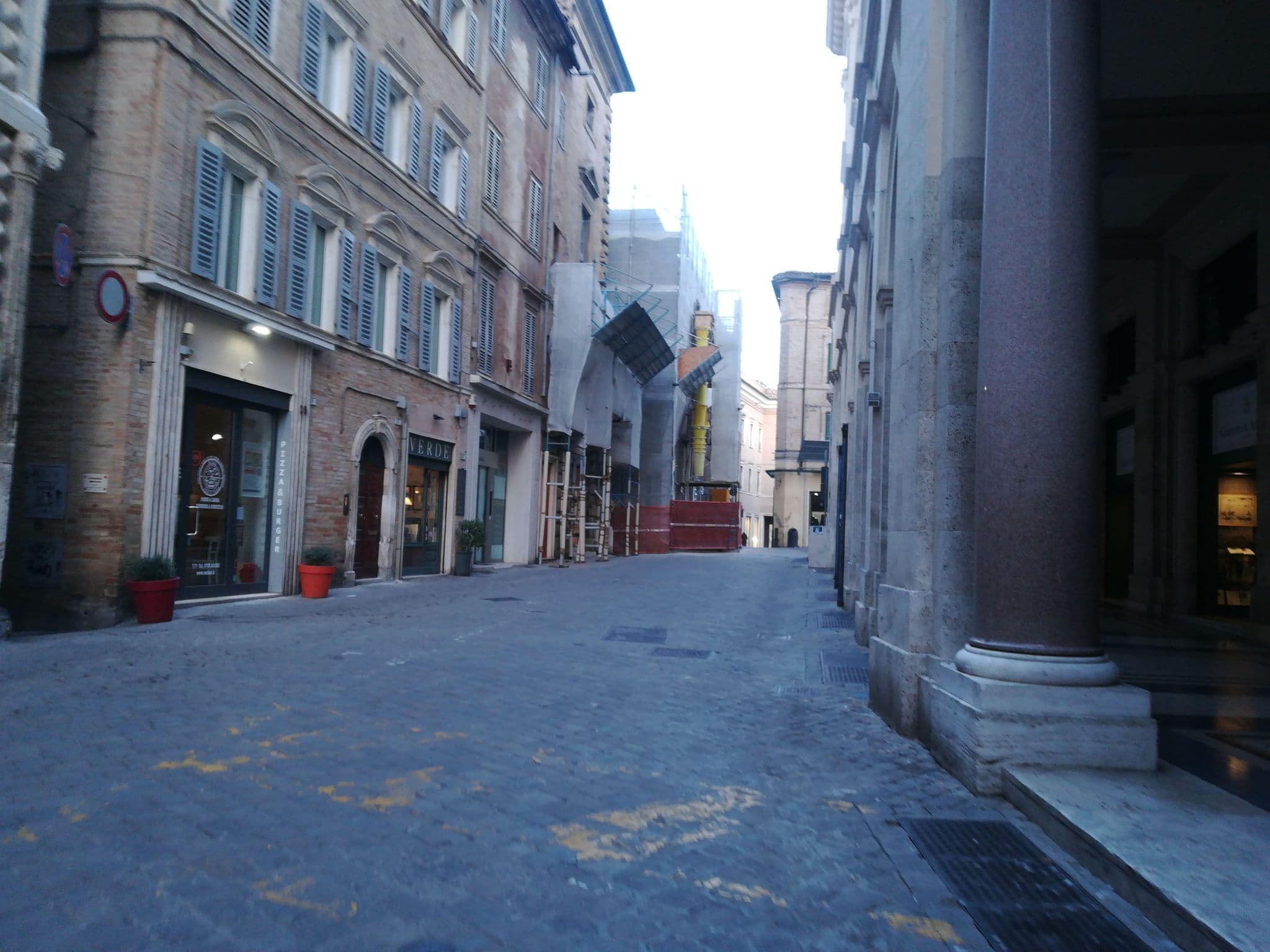 Street view near Hotel Claudiani, Macerata — © jeawrong (CC BY-SA · Mapillary)