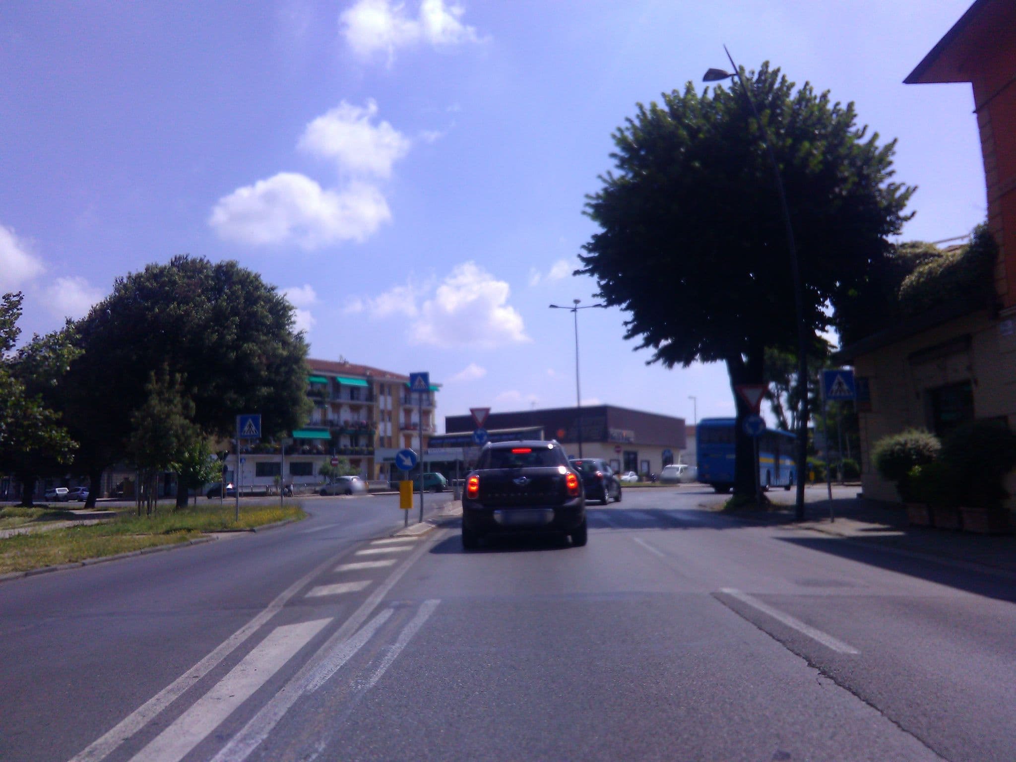 Street view near Celide, Lucca — © cxc (CC BY-SA · Mapillary)
