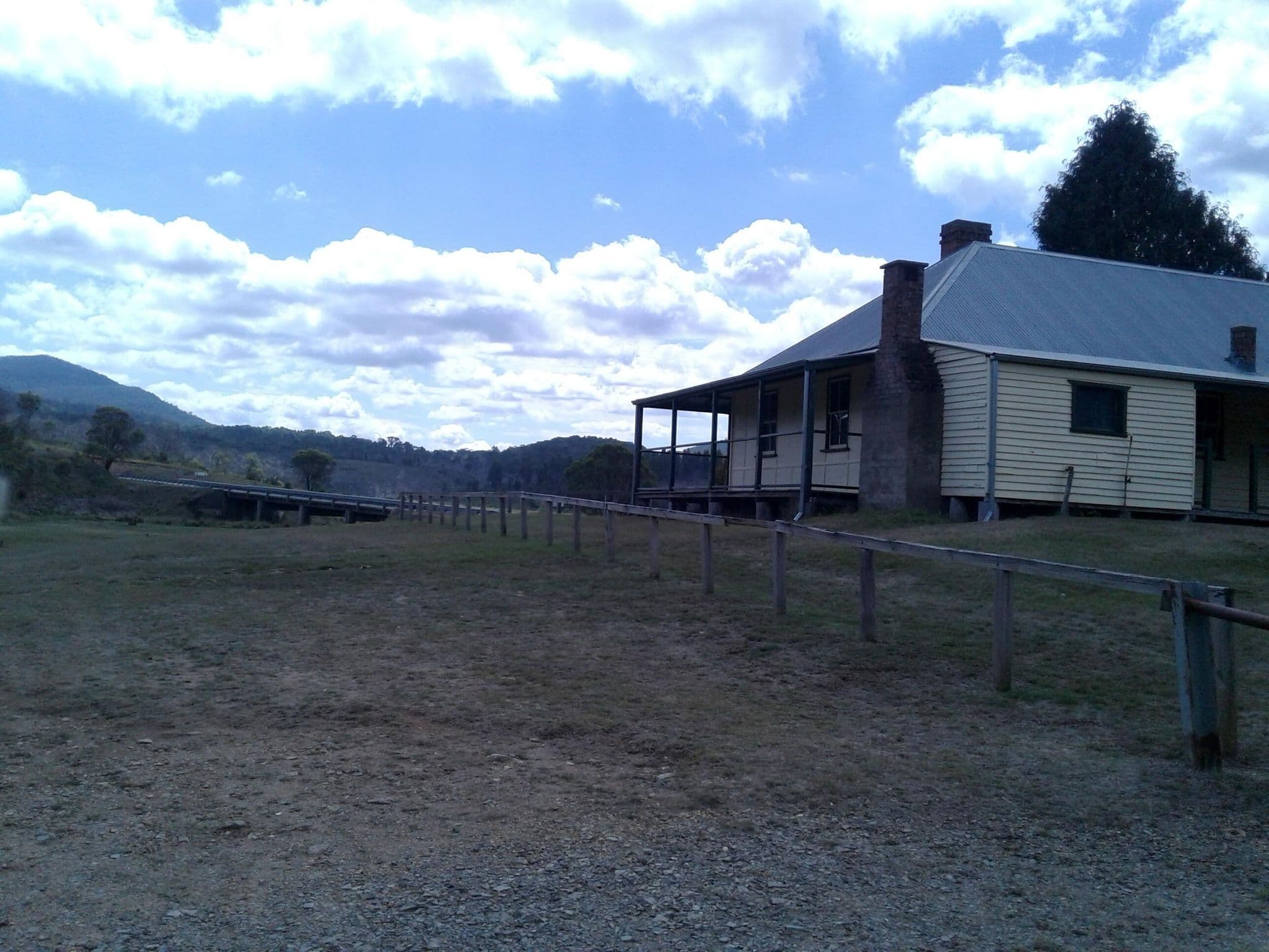 Street view near Cotterills Cottage, Batlow — © bob3bob3 (CC BY-SA · Mapillary)