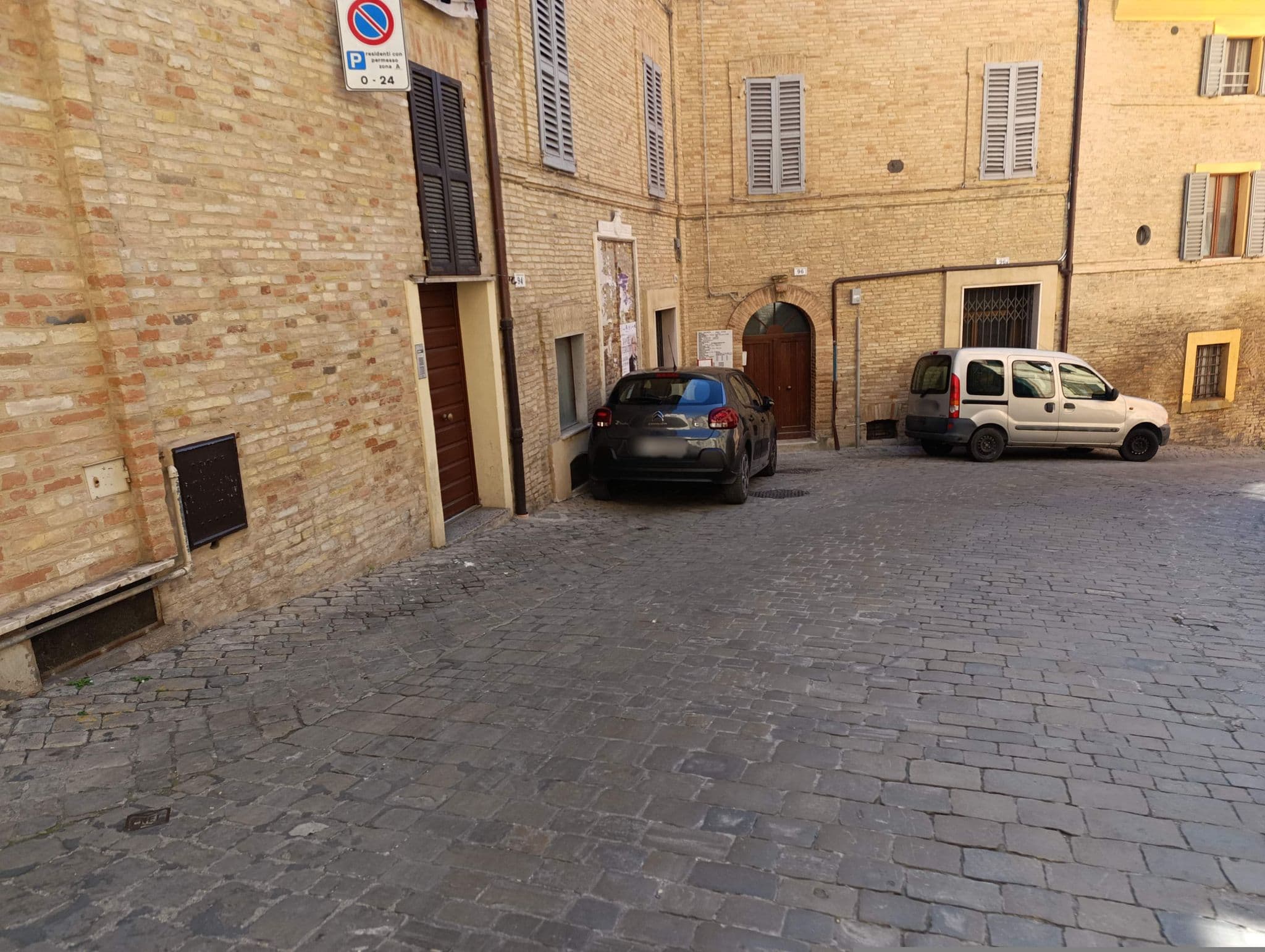 Street view near La Cocolla B&B, Macerata — © jeawrong (CC BY-SA · Mapillary)