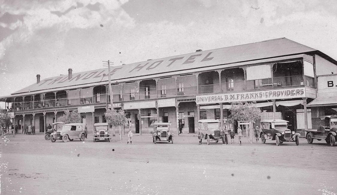 Trundle Hotel (via Wikimedia Commons, CC BY-SA 4.0)