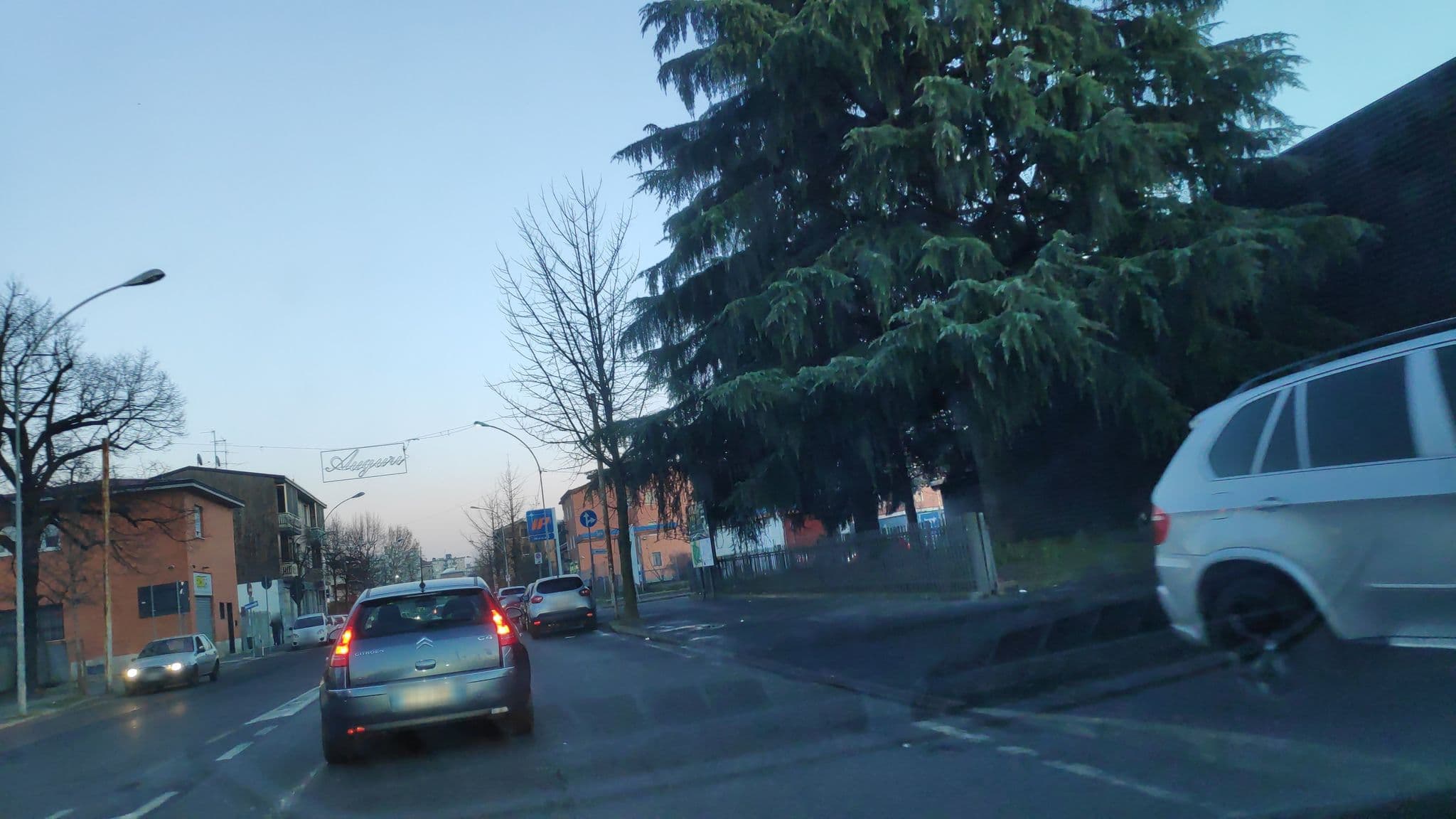 Street view near Hotel Forum, Rozzano — © marcuscalabresus (CC BY-SA · Mapillary)