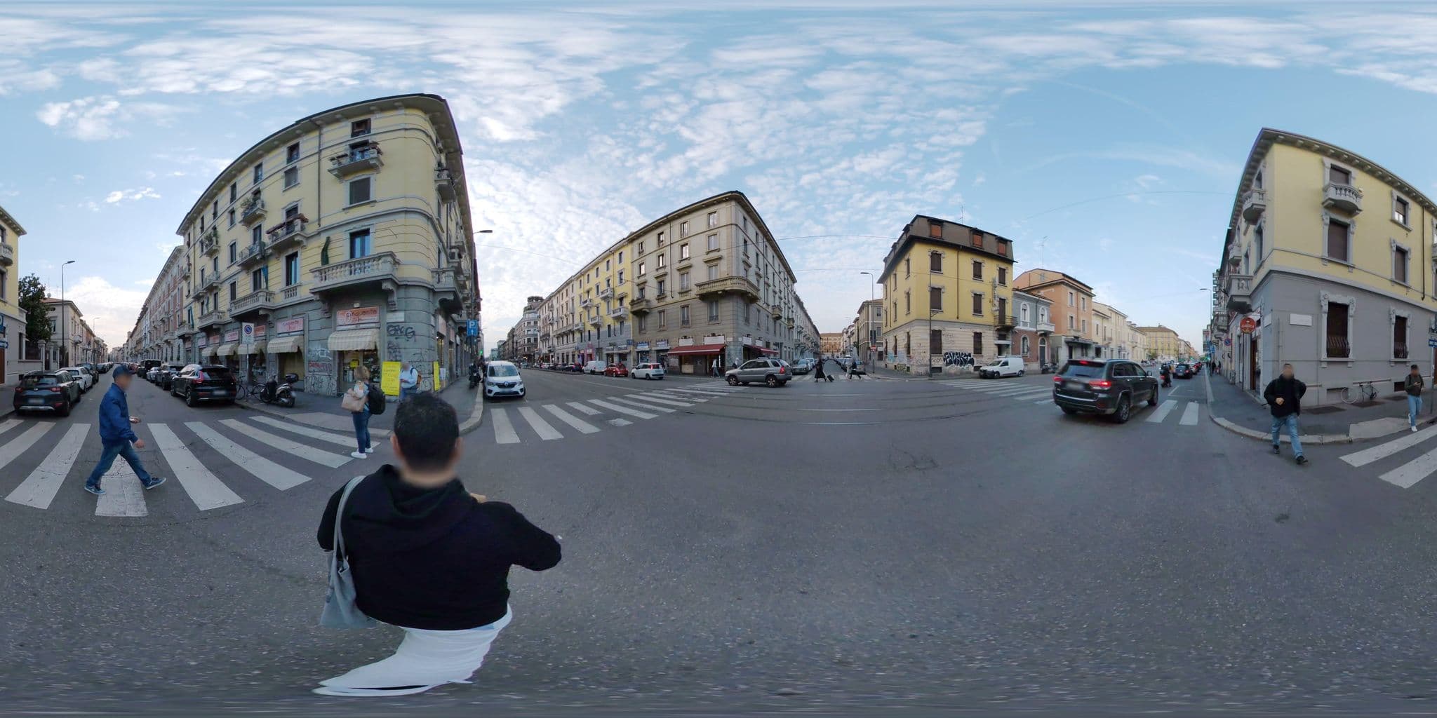 Street view near Grand Hostel Coconut, Brera
