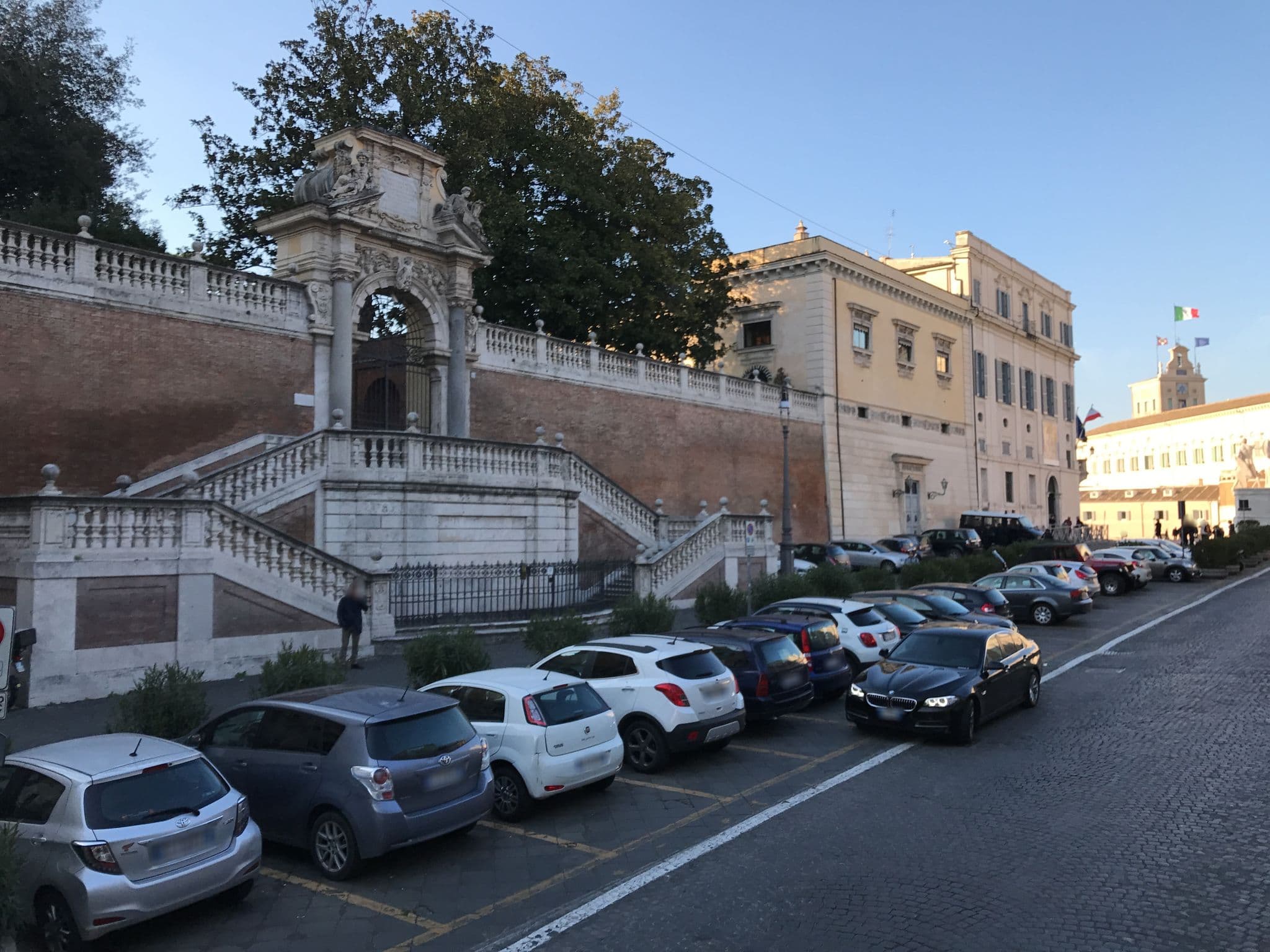 Street view near Hotel Trevi Palace, Pigna — © fundacja_geolife (CC BY-SA · Mapillary)