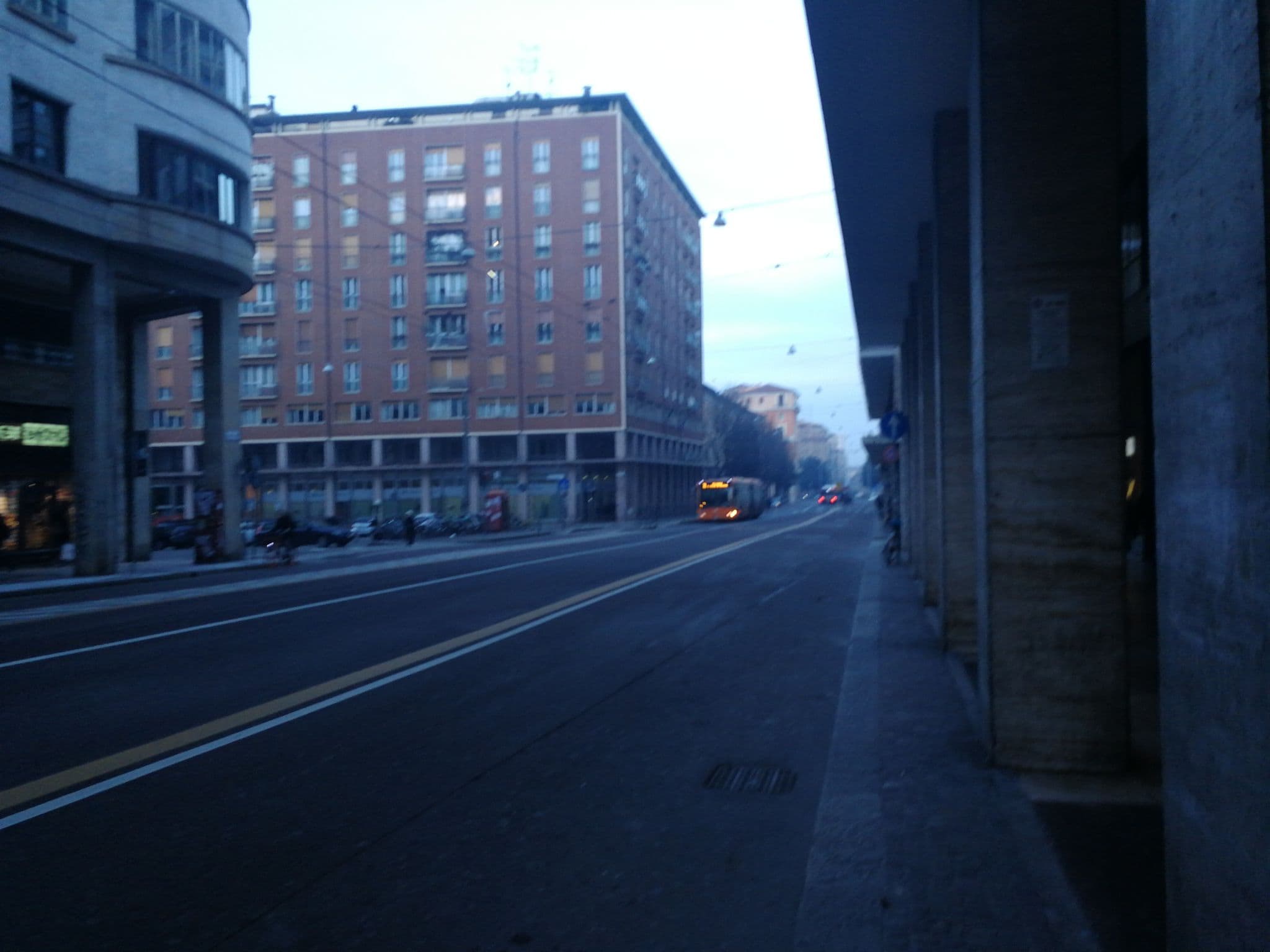 Street view near I Portici, Bologna — © linqh (CC BY-SA · Mapillary)