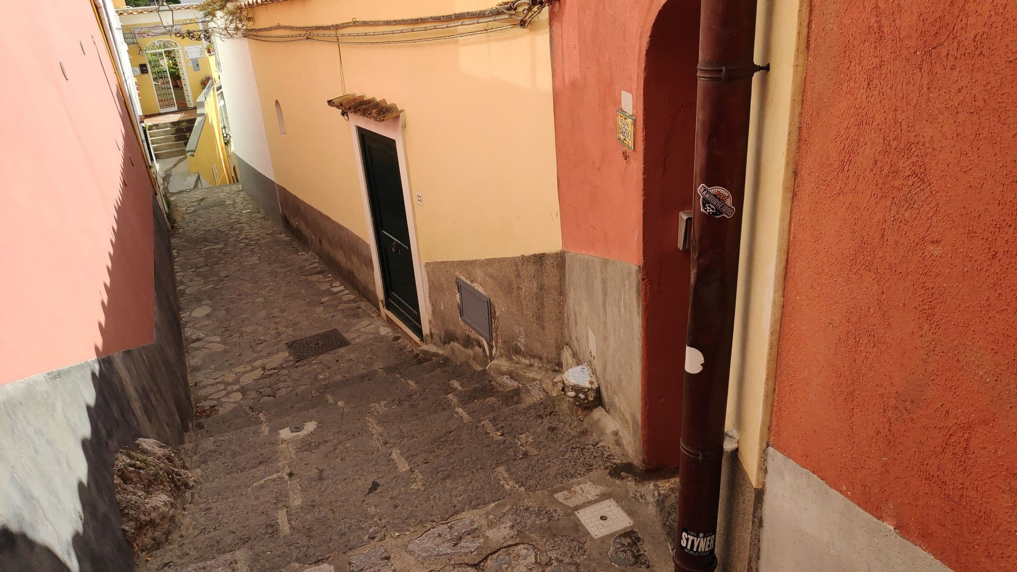 Street view near Covo dei Saraceni, Positano — © marcuscalabresus (CC BY-SA · Mapillary)