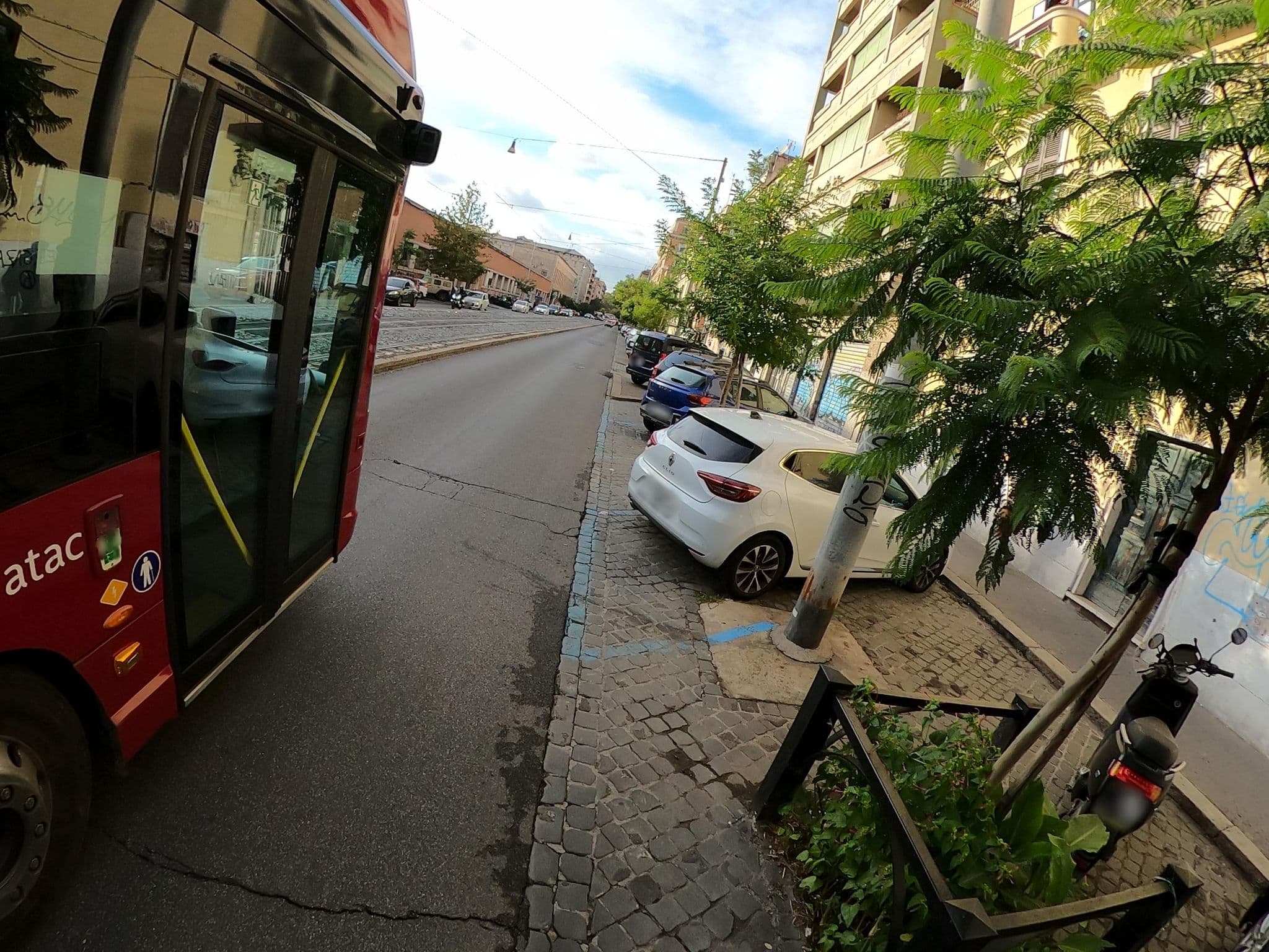 Street view near Gladiator rooms, Rome — © alesarrett (CC BY-SA · Mapillary)