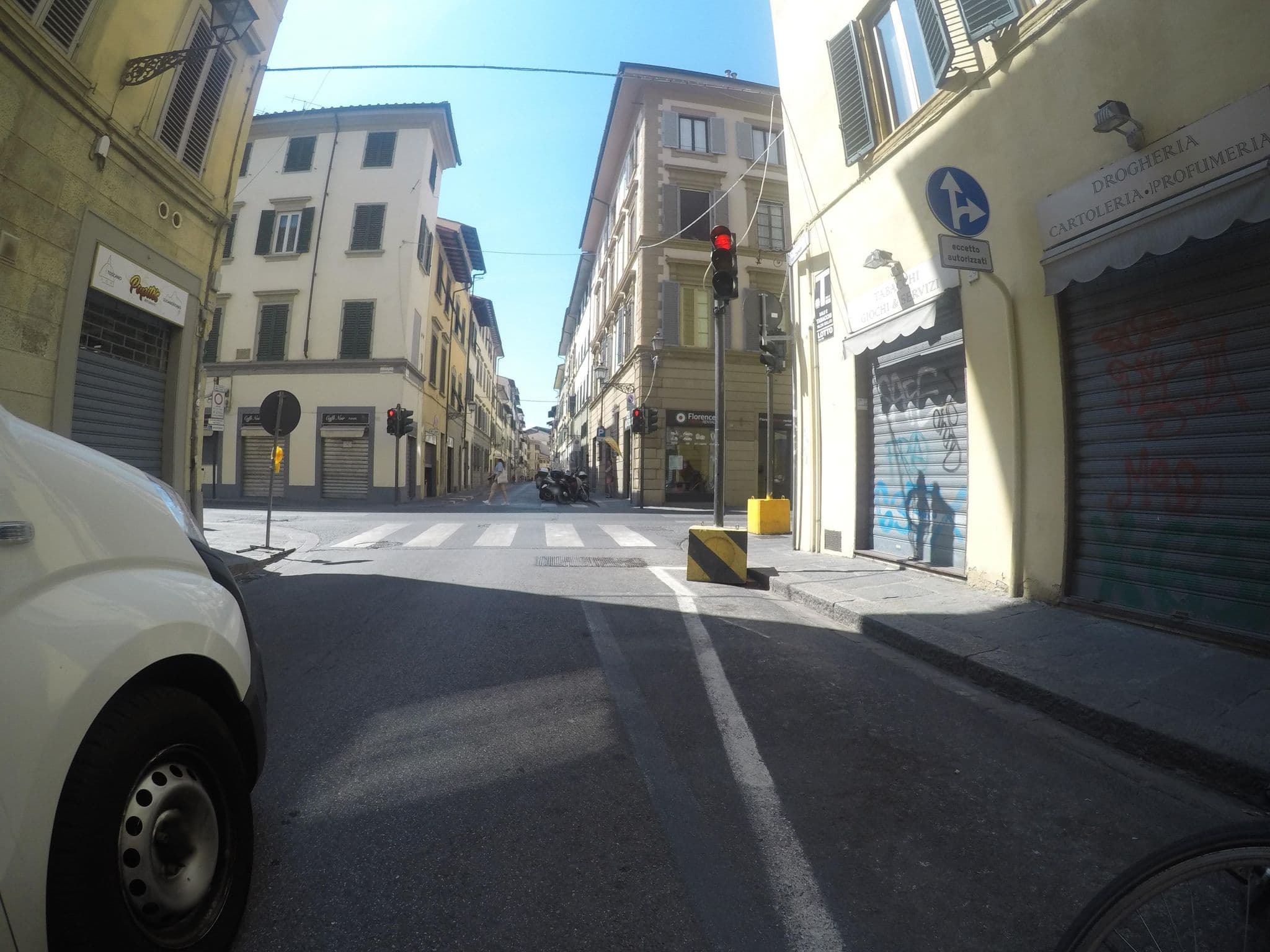 Street view near Soggiorno Arcobaleno, Florence — © chrisbeddow (CC BY-SA · Mapillary)