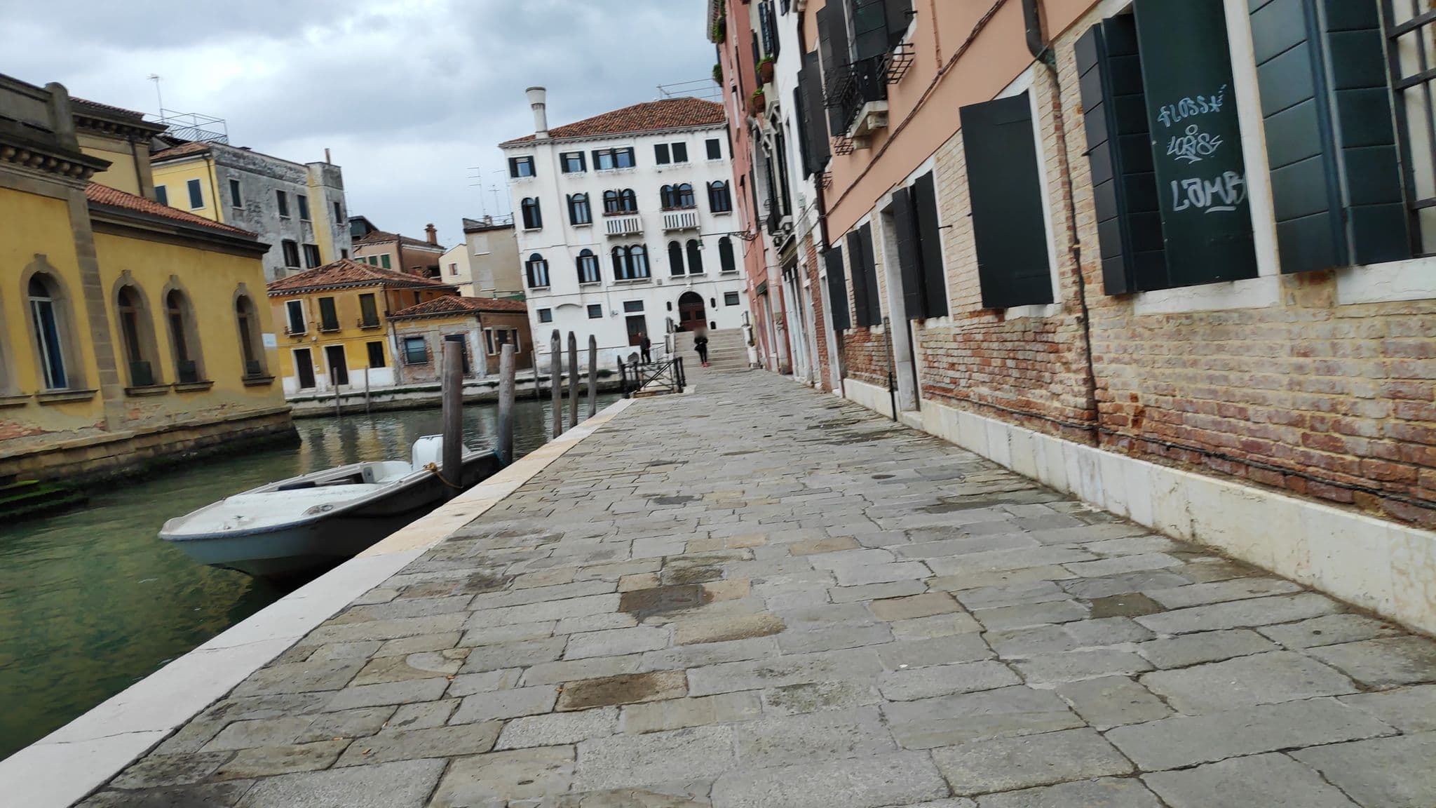 Street view near Alla Corte Rossa, Venice