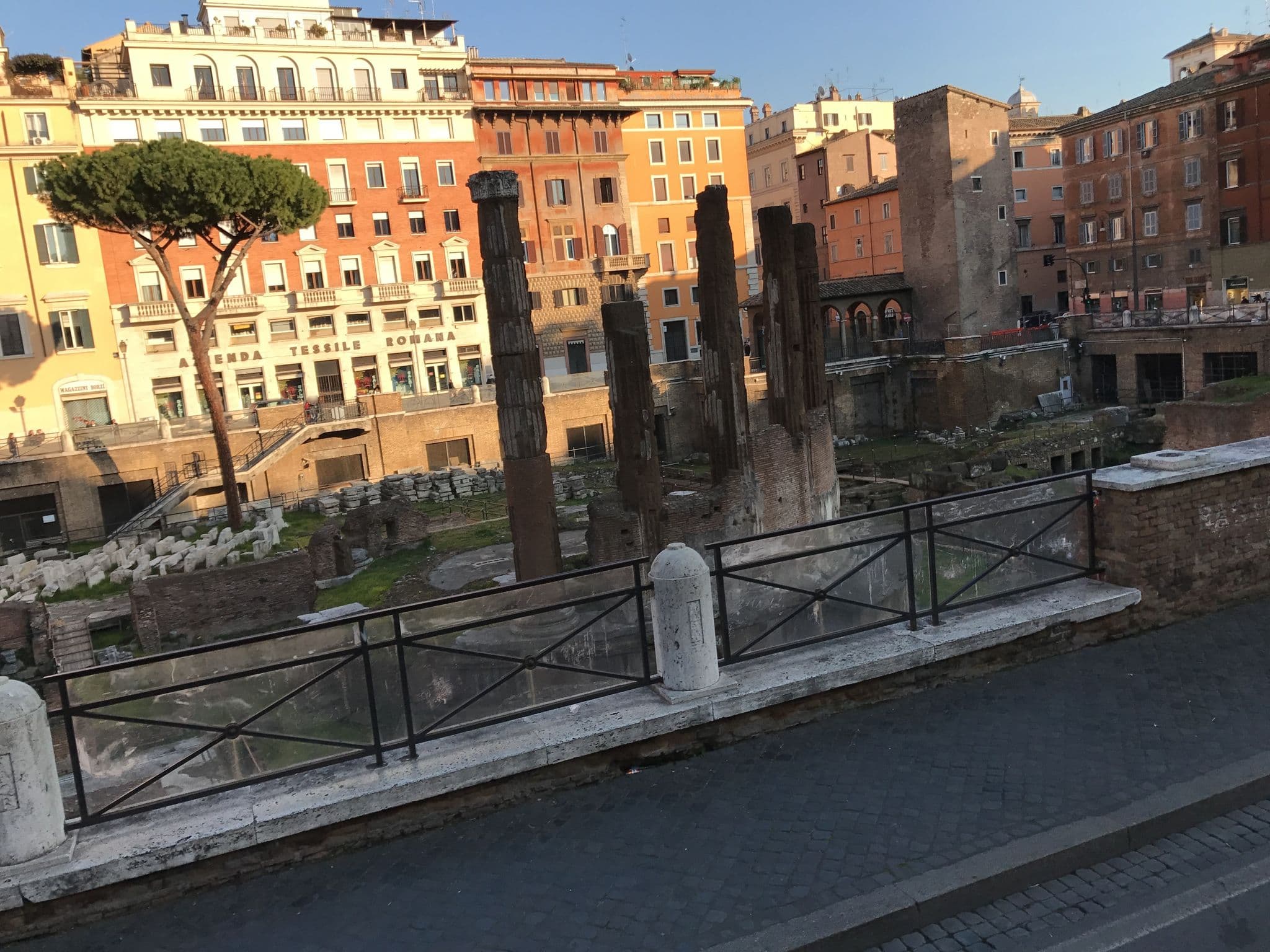 Street view near Hotel Pensione Barrett, Parione — © fundacja_geolife (CC BY-SA · Mapillary)