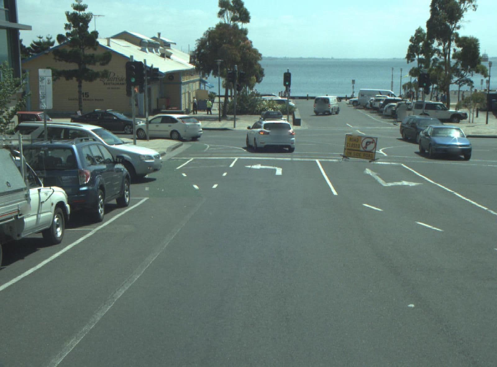 Street view near The Waterfront Apartments, Geelong — © cogg (CC BY-SA · Mapillary)