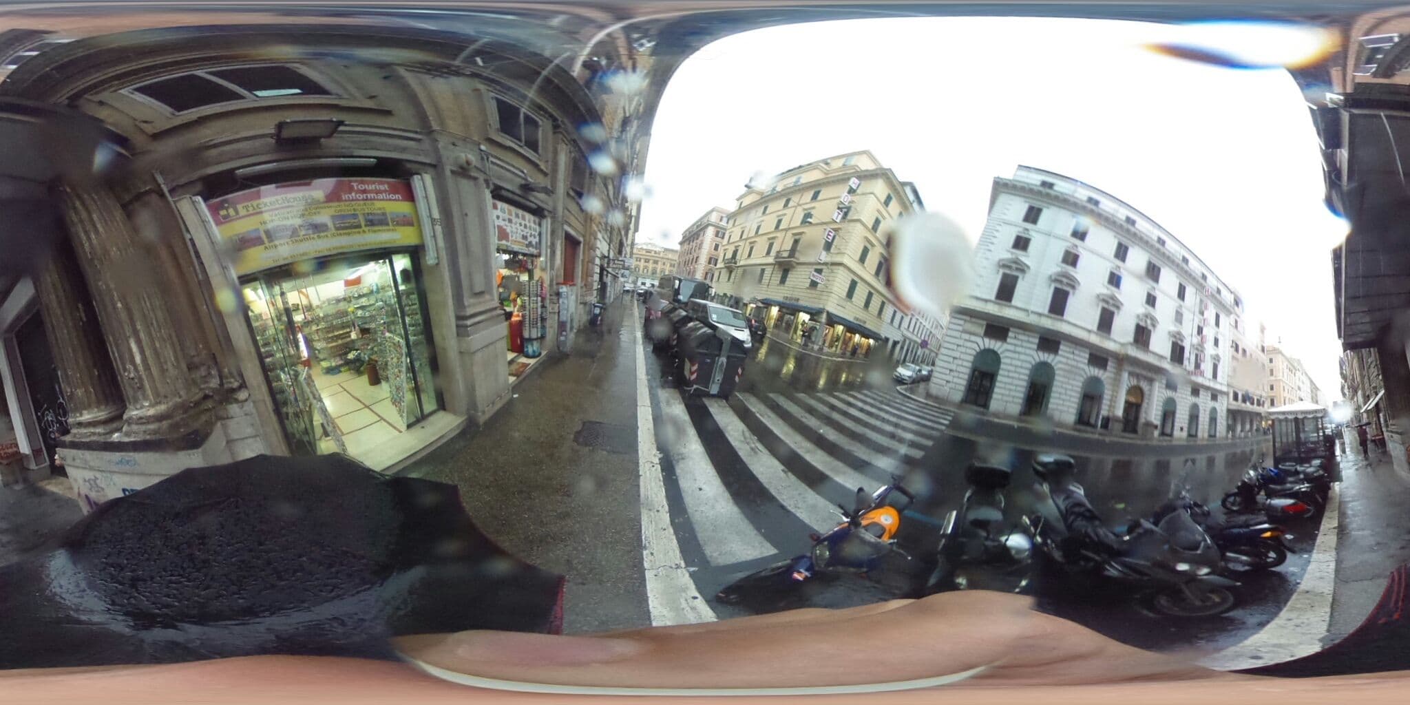 Street view near Raeli Hotel Regio, Castro Pretorio