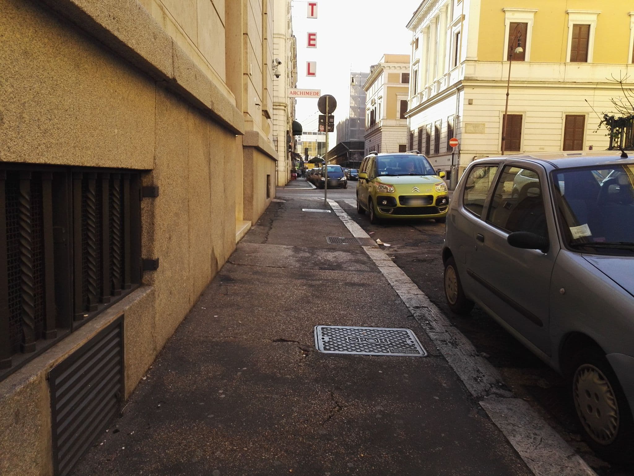 Street view near Beehive, Castro Pretorio