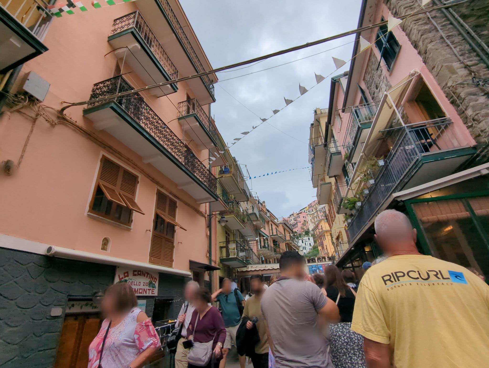 Street view near Marina Piccola, Riomaggiore — © ente (CC BY-SA · Mapillary)