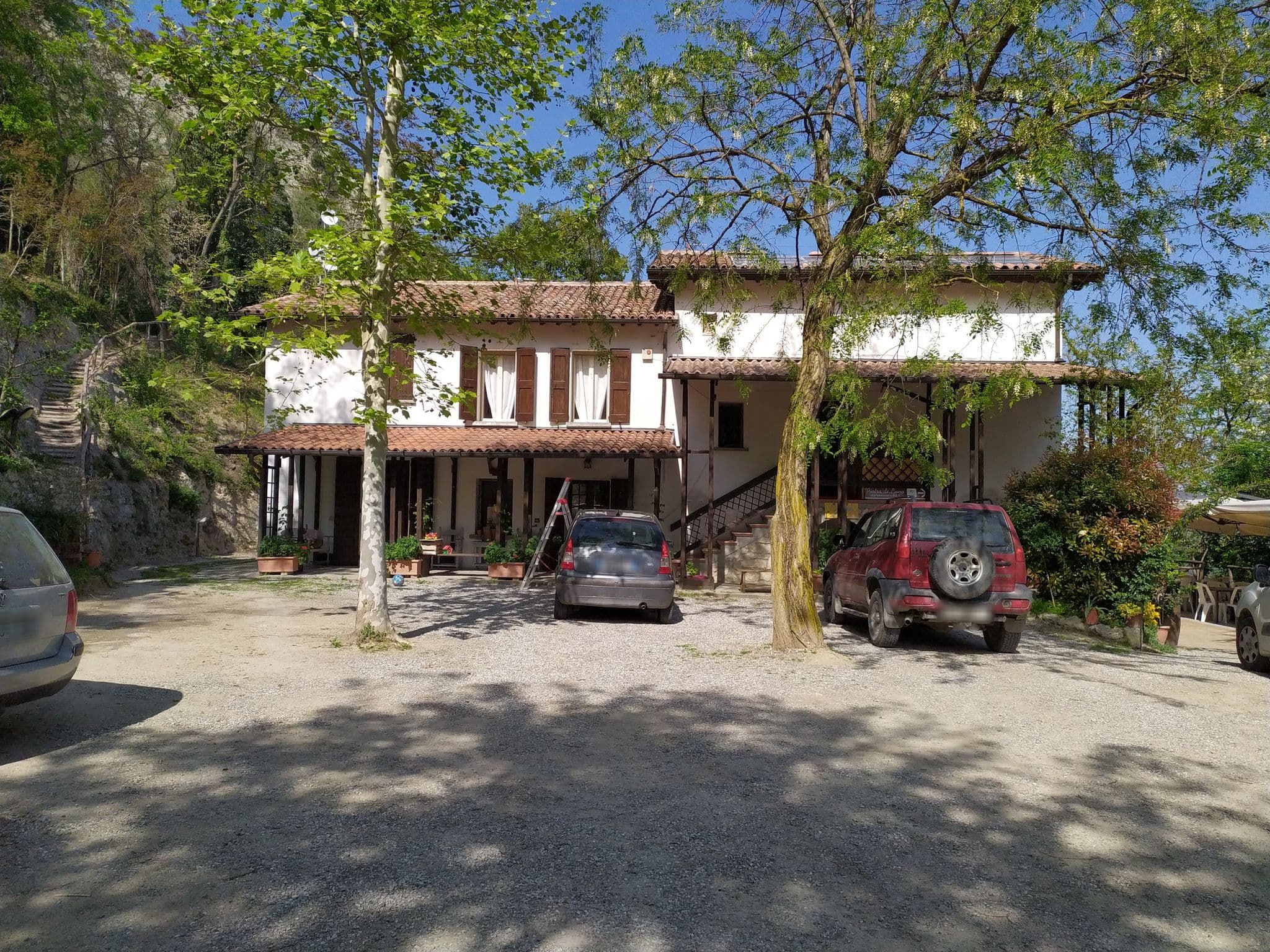 Street view near Agriturismo Luna di Pietra, Fognano — © mircozorzo (CC BY-SA · Mapillary)